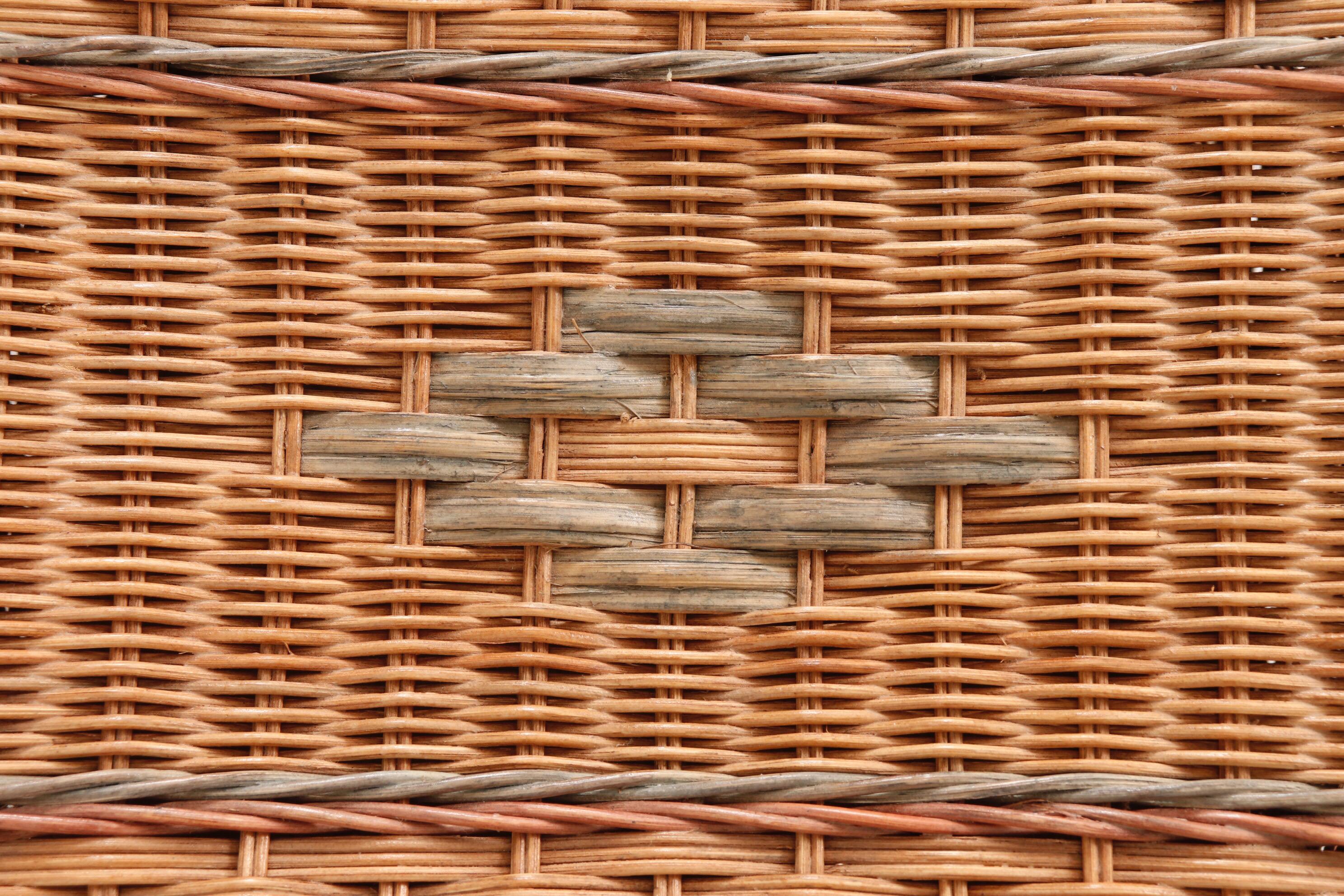 Wicker Picnic Hamper Basket For Sale 2