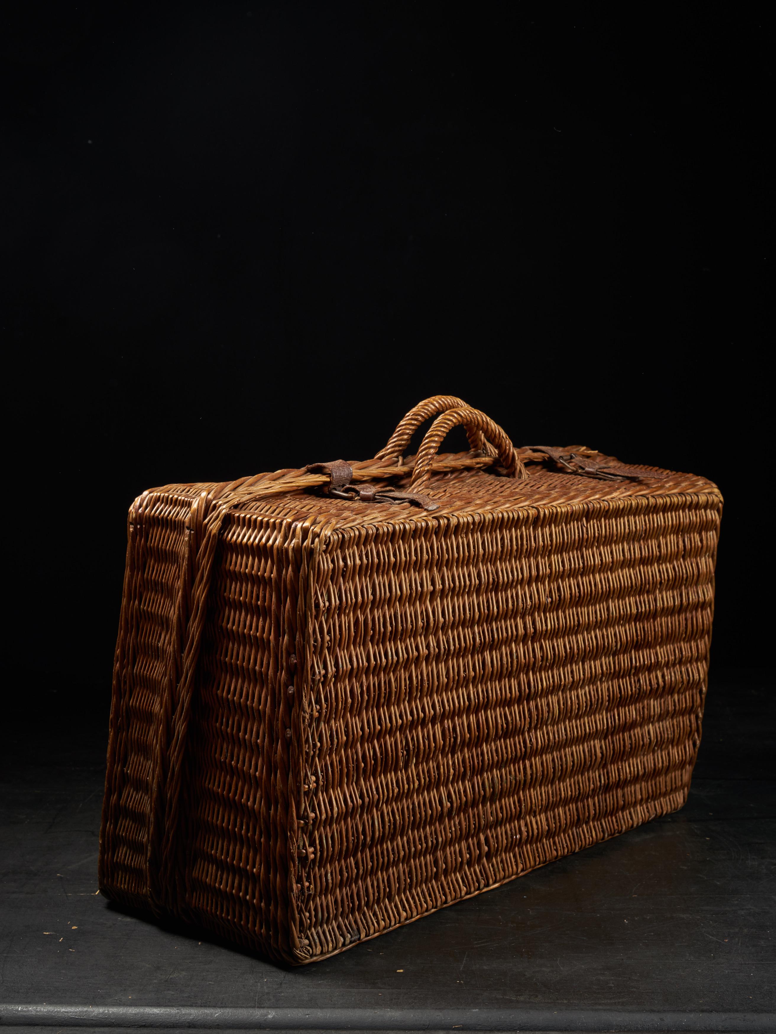 French Wicker Picnic Hamper Complete with Ceramic Plates and Cups De Choisy-Le Roi For Sale