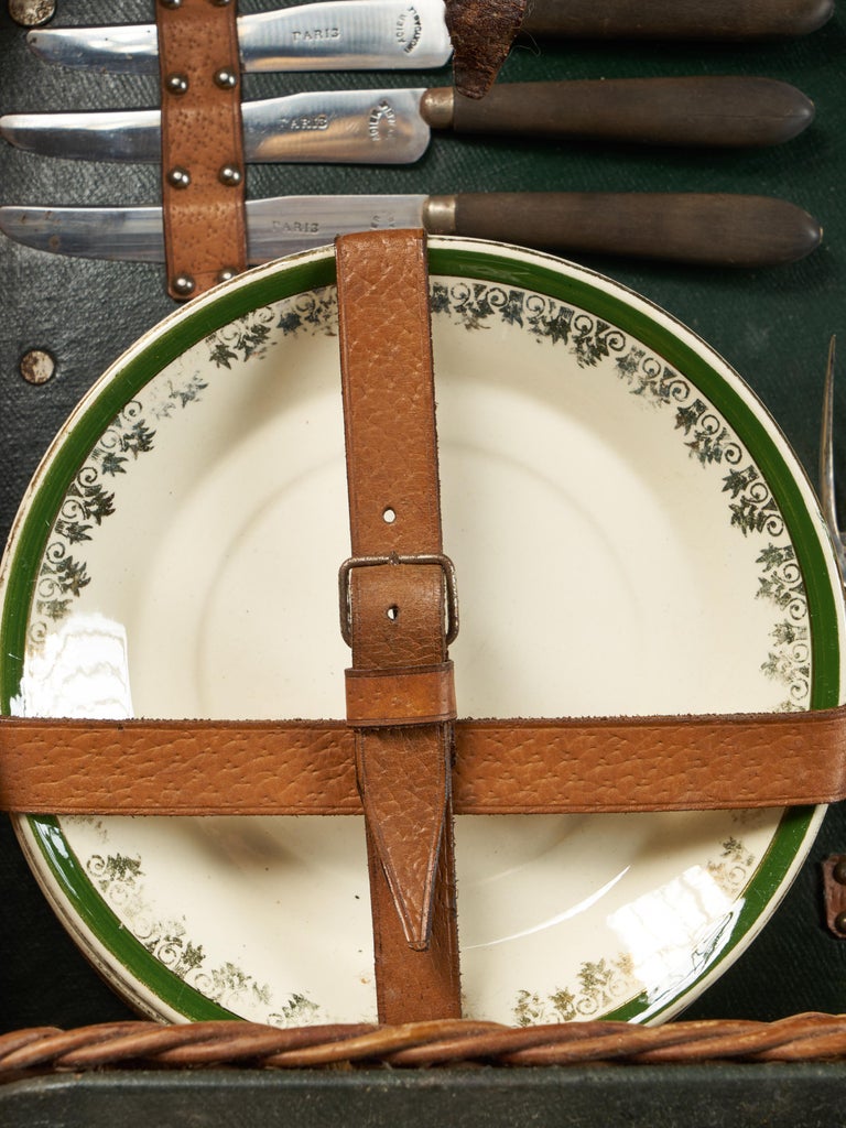 Wicker Picnic Hamper Complete with Ceramic Plates and Cups De Choisyle