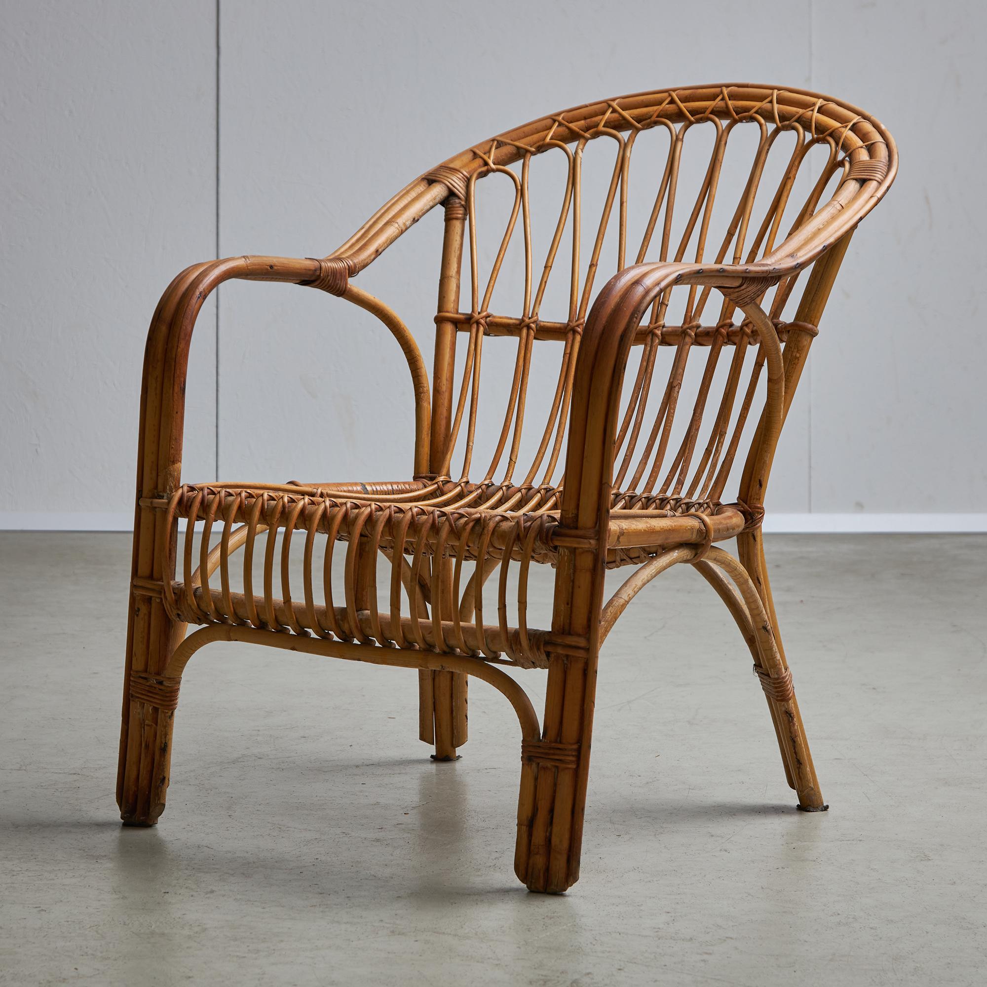 This chair is a wonderful option for both interior and exterior design, featuring exquisite curves and a natural material. It not only enhances various decor styles but also ensures unmatched comfort. Since the chair is made of natural materials,