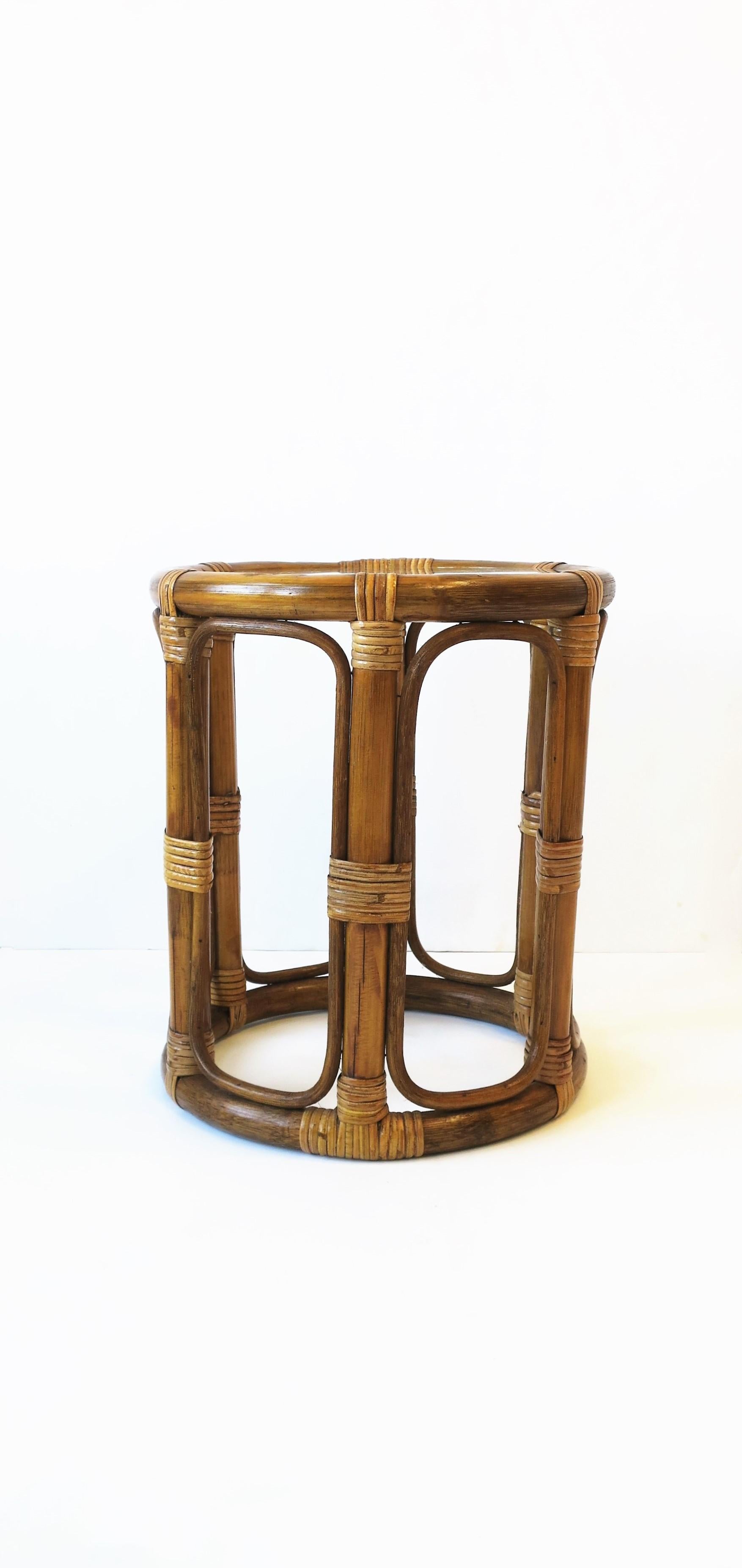 A small wicker rattan bentwood round side/drinks table with glass top, circa late-20th century. Dimensions: 12