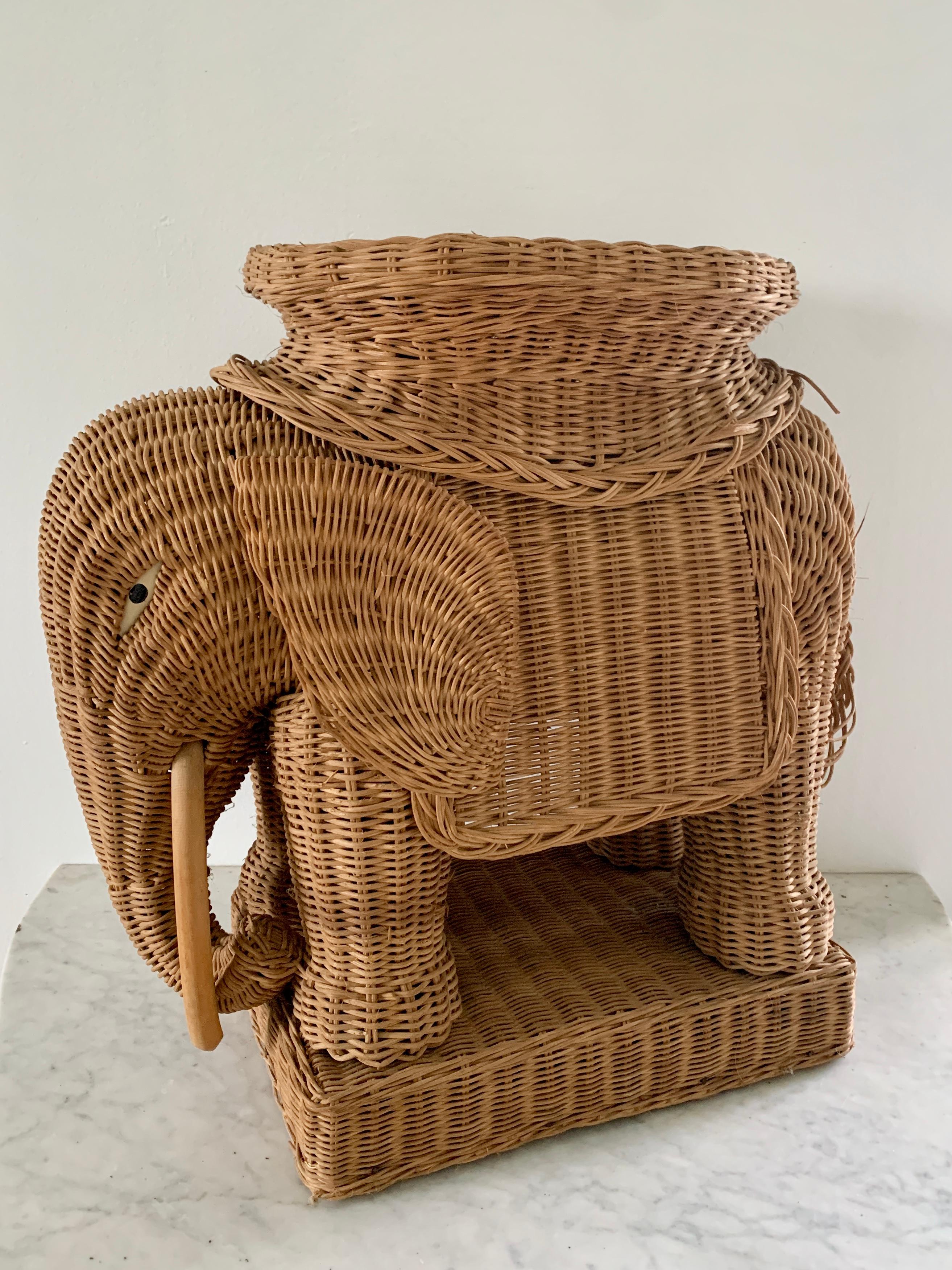 A charming Mid-Century wicker rattan elephant garden stool or side table

USA, Circa 1970s

Measures: 21