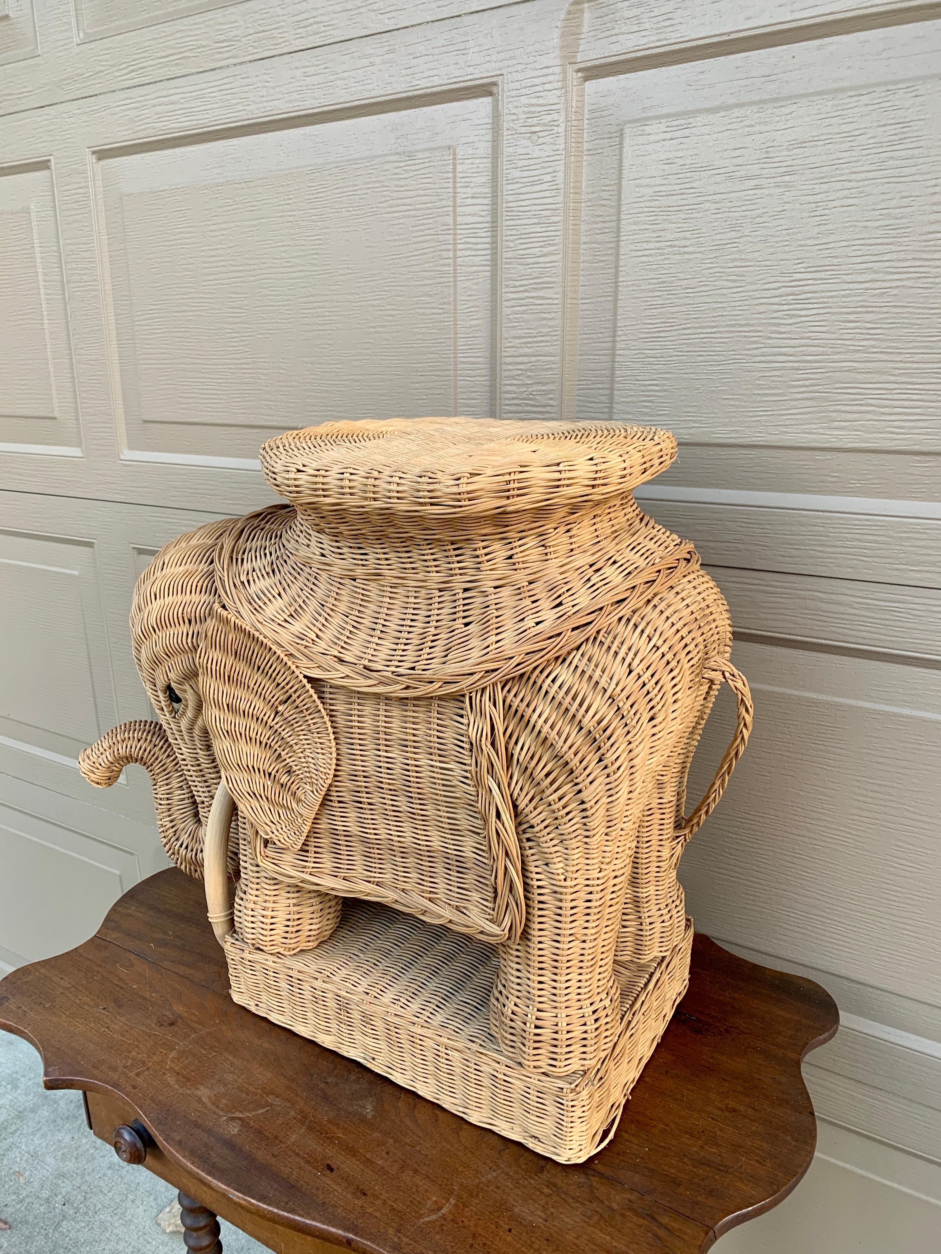 A charming Mid-Century wicker rattan elephant garden stool or side table

USA, Circa 1970s

Measures: 26