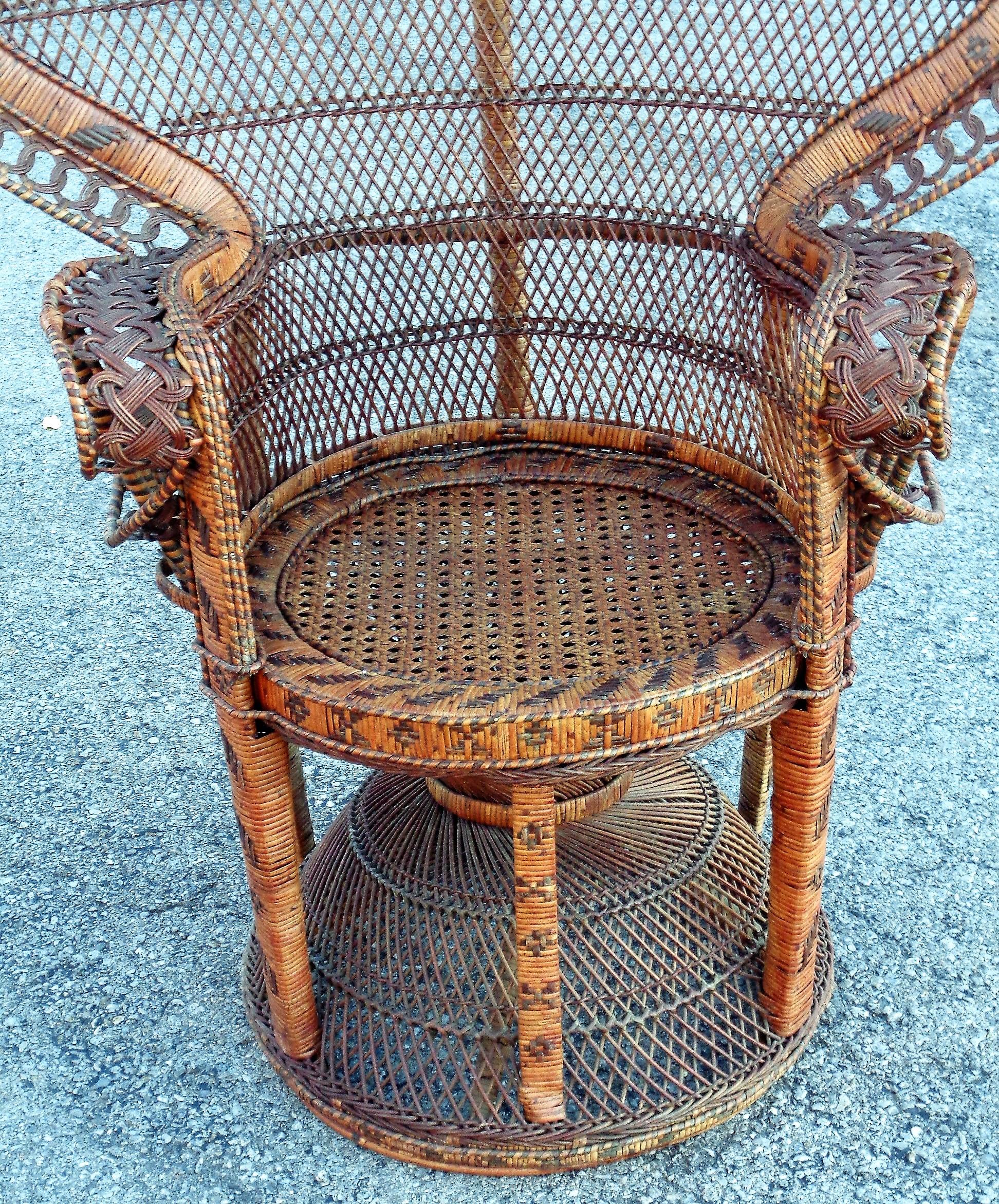 Wicker Rattan Emmanuelle Peacock Chair For Sale 1