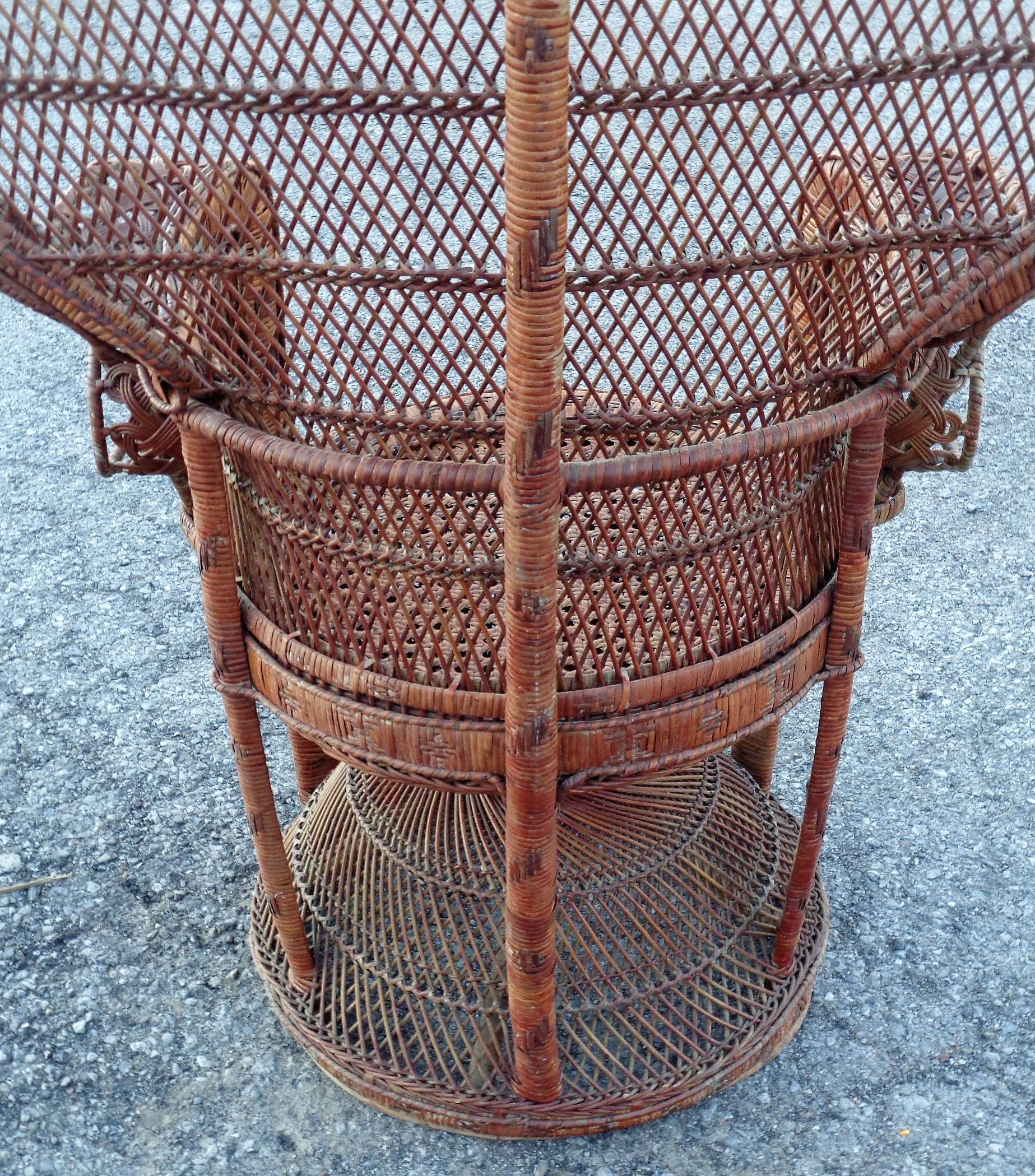 Wicker Rattan Emmanuelle Peacock Chair In Good Condition For Sale In Rochester, NY