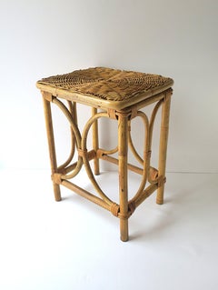 Mesa auxiliar de mimbre y ratán