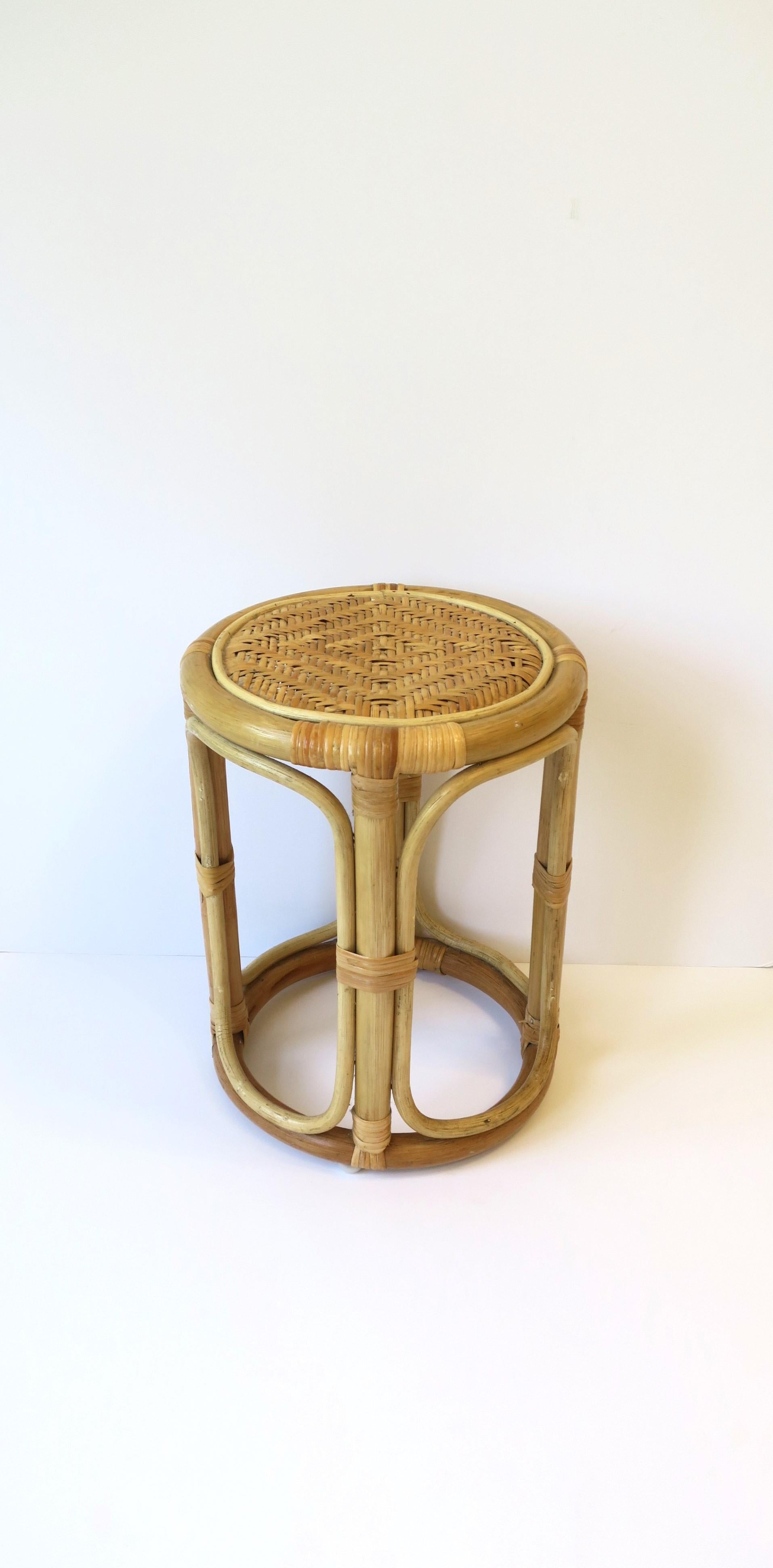 A small wicker rattan stool or drinks table. A great piece that's easy to move around. Convenient as a seat, or as a small drinks table providing there's a stable environment on top (shown with small book.) Piece may work well indoors or under a