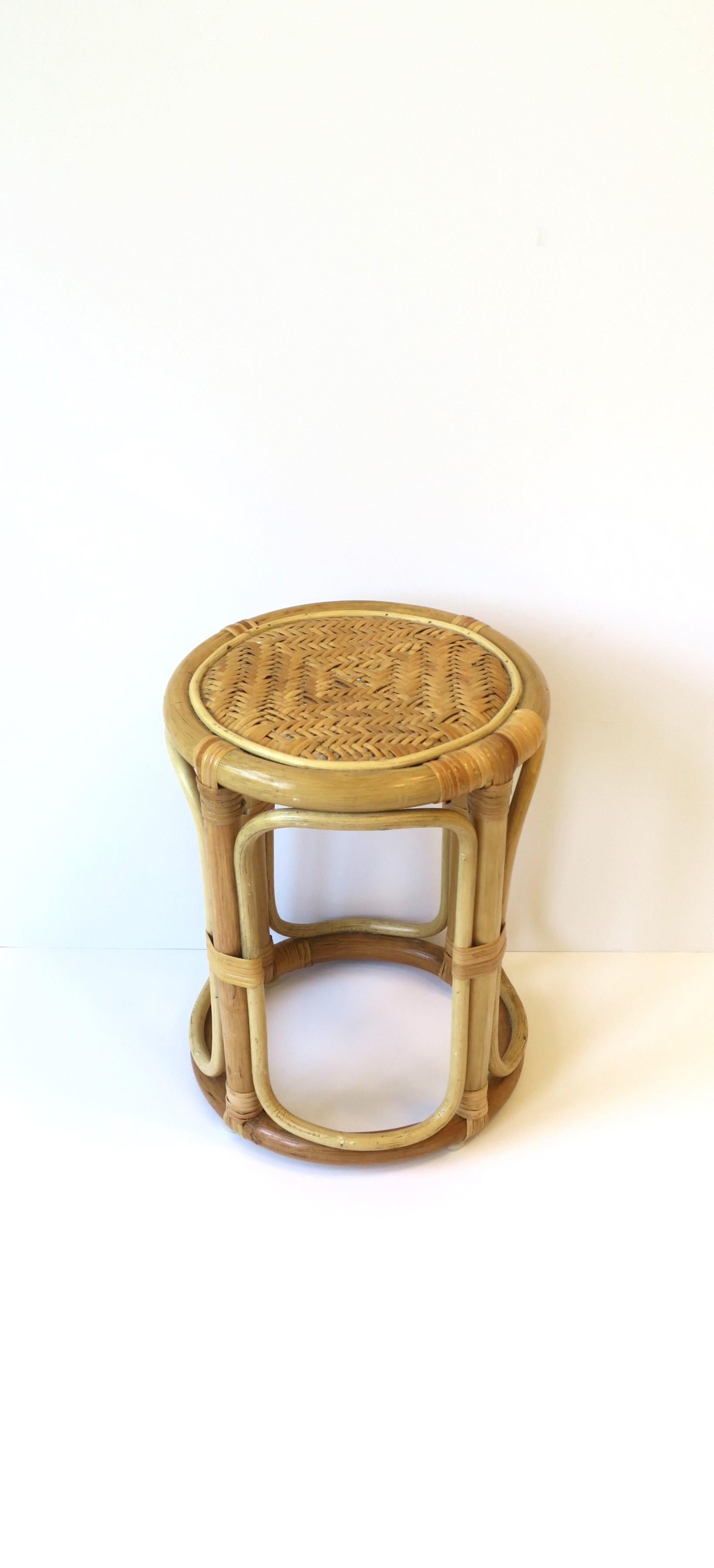 Wicker Rattan Stool or Drinks Table In Good Condition For Sale In New York, NY
