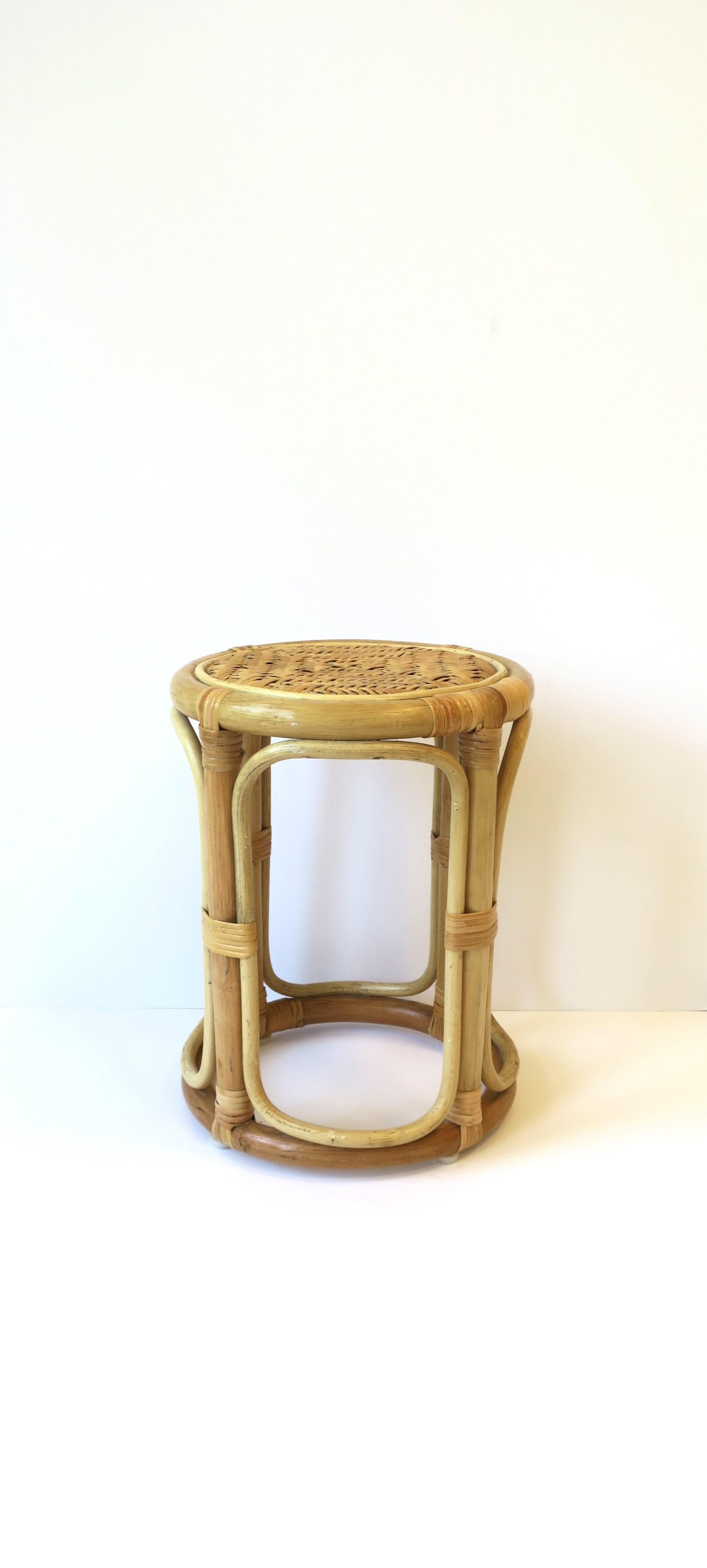 20th Century Wicker Rattan Stool or Drinks Table For Sale