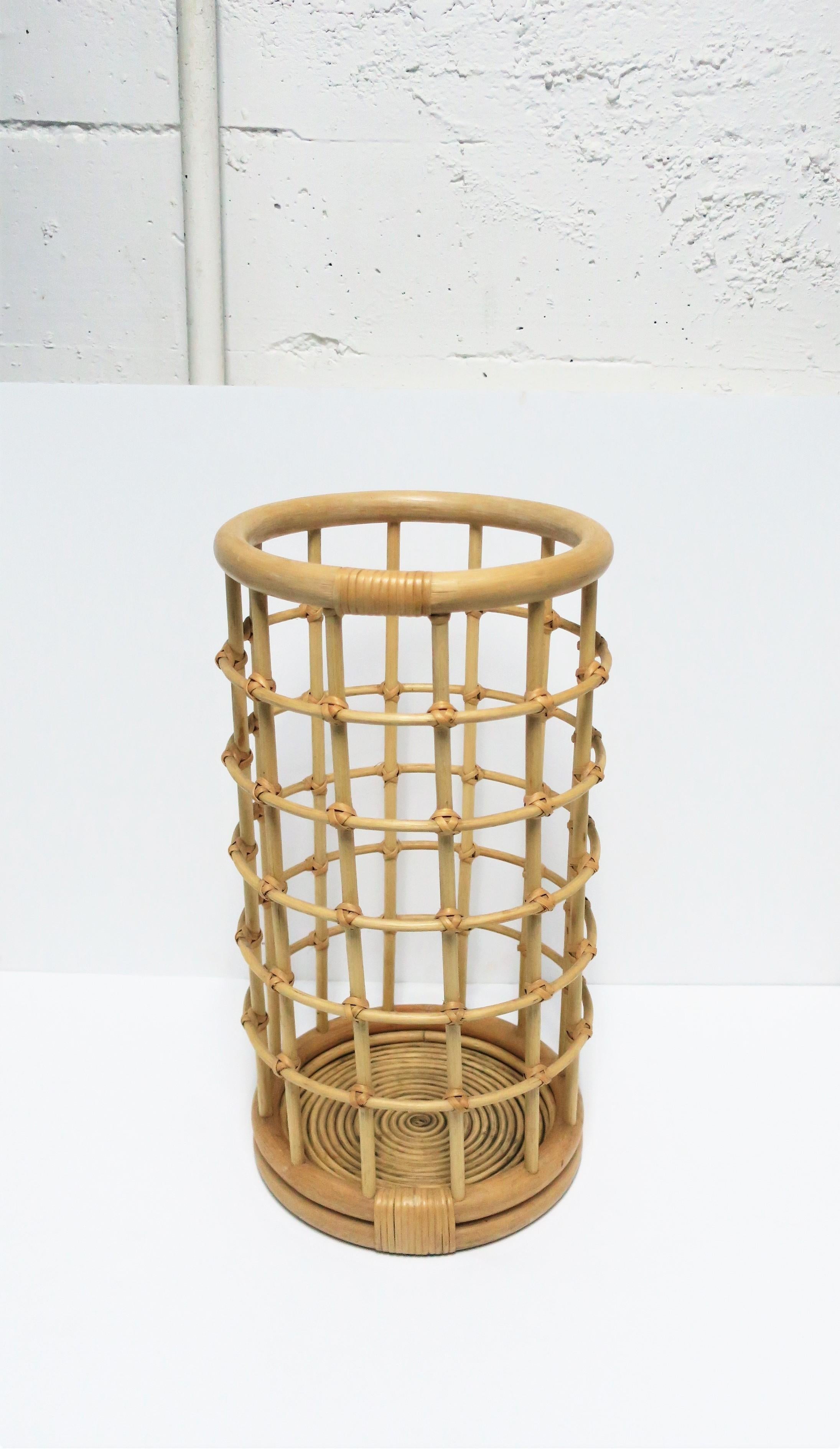 Wicker Rattan Bentwood Umbrella Stand Holder In Good Condition In New York, NY