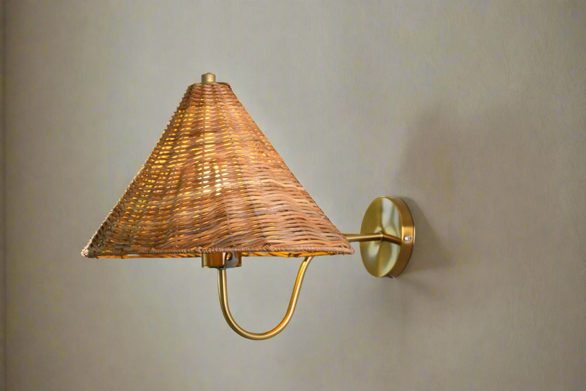 Fatto a mano Applique in vimini e rattan in vendita