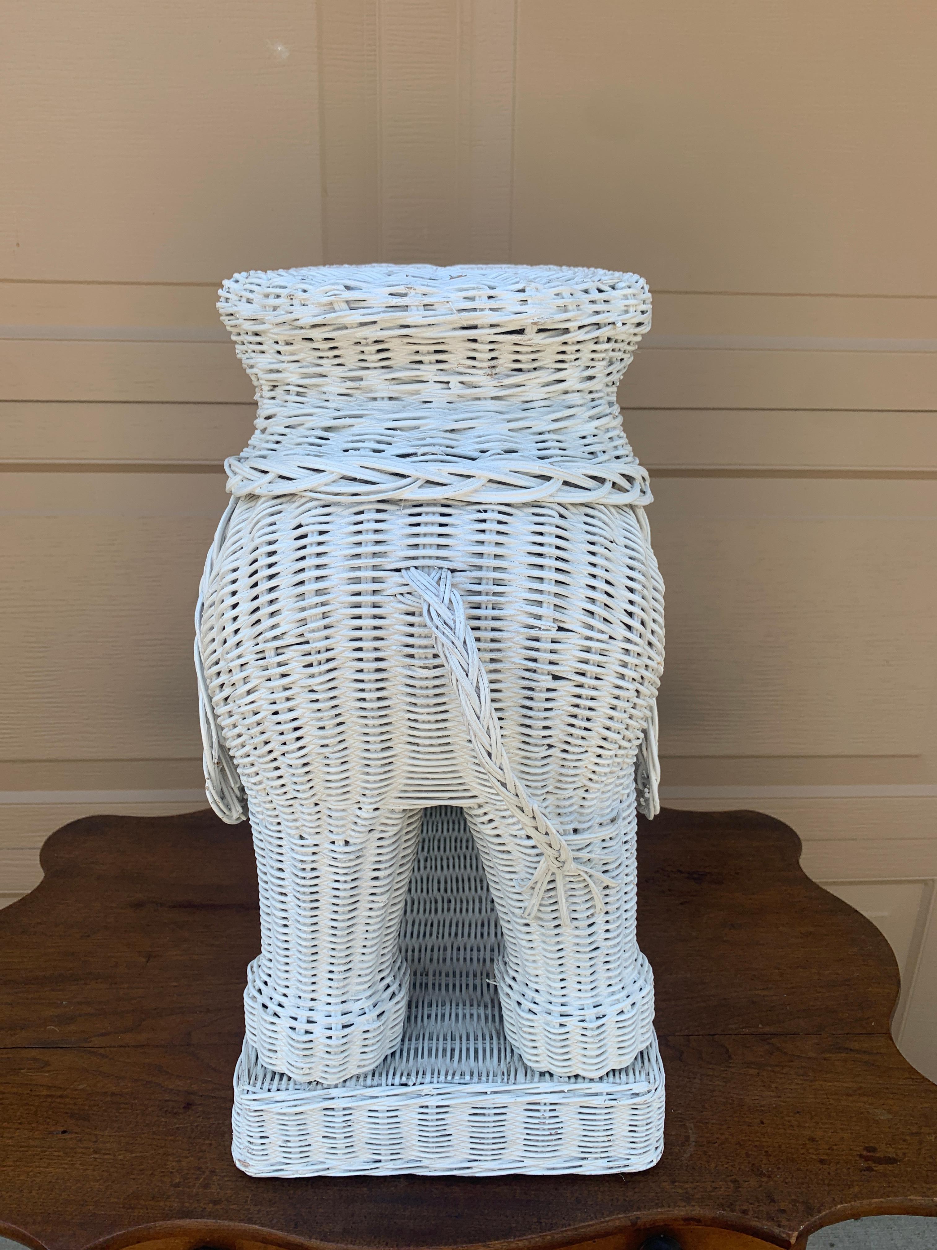 Sgabello o tavolino da giardino Elefante bianco in vimini e rattan, anni '70 in vendita 3