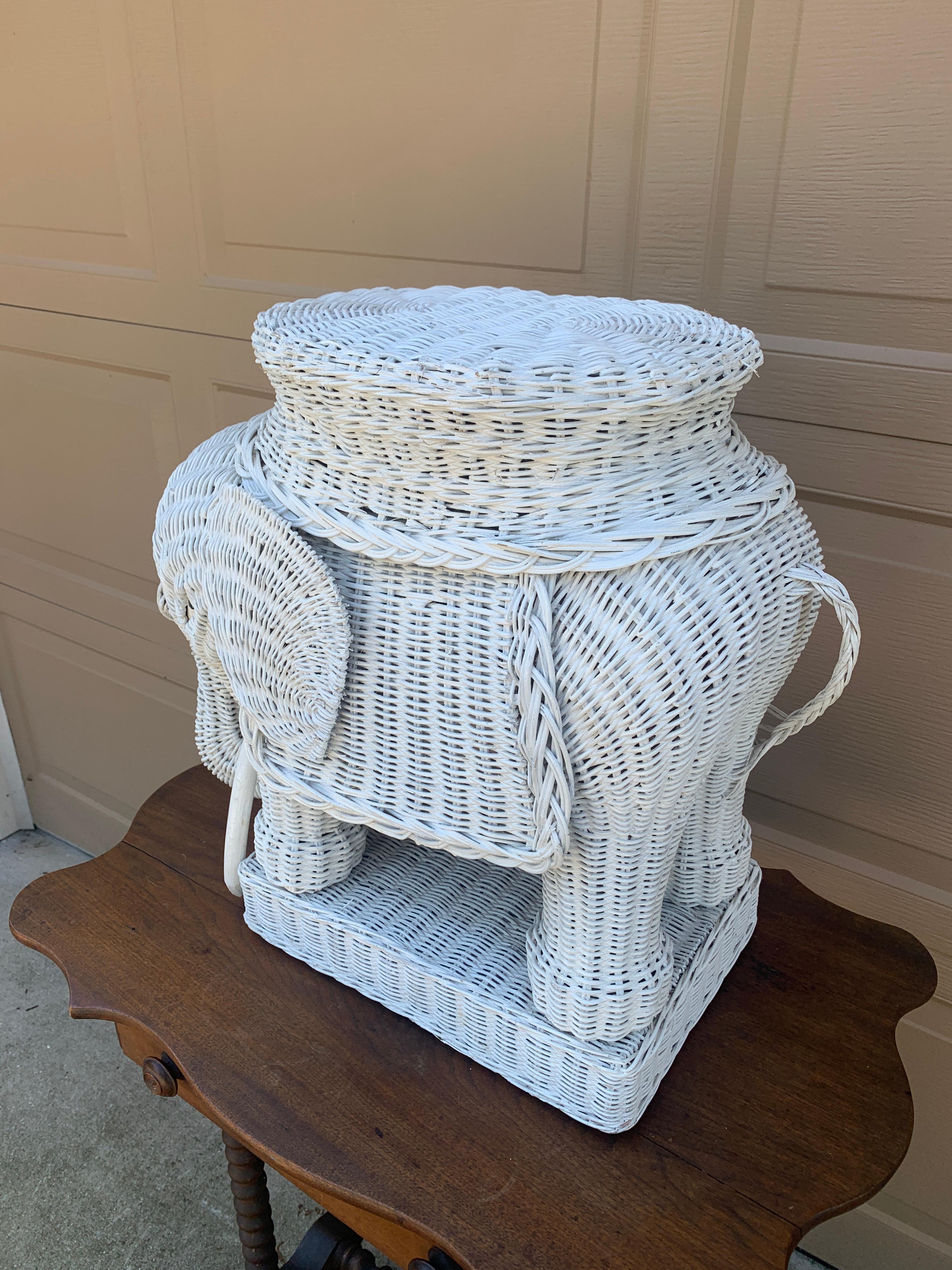 Sgabello o tavolino da giardino Elefante bianco in vimini e rattan, anni '70 in vendita 6