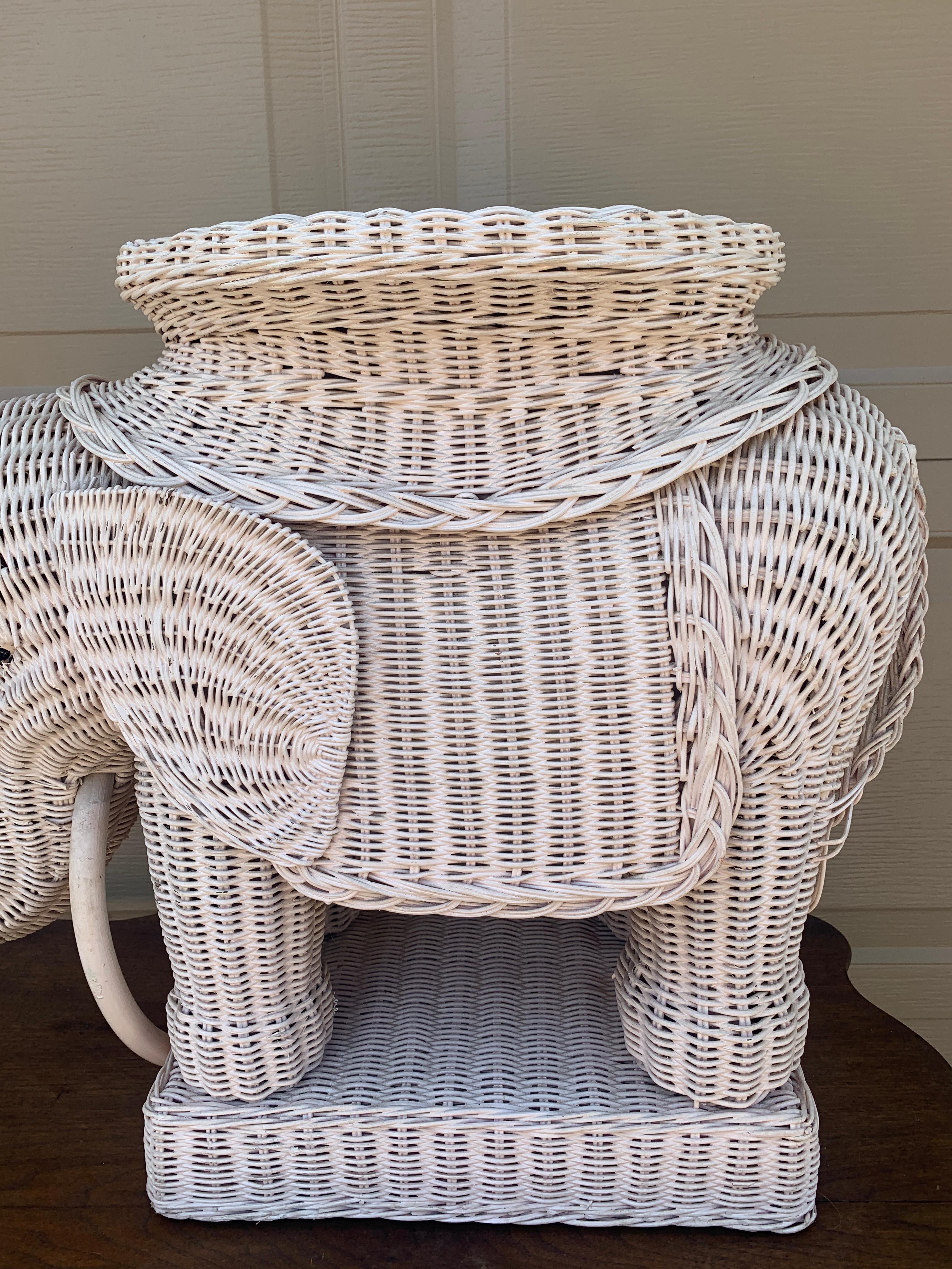 Wicker Rattan White Elephant Garden Stool or Side Table, 1970s In Good Condition In Elkhart, IN