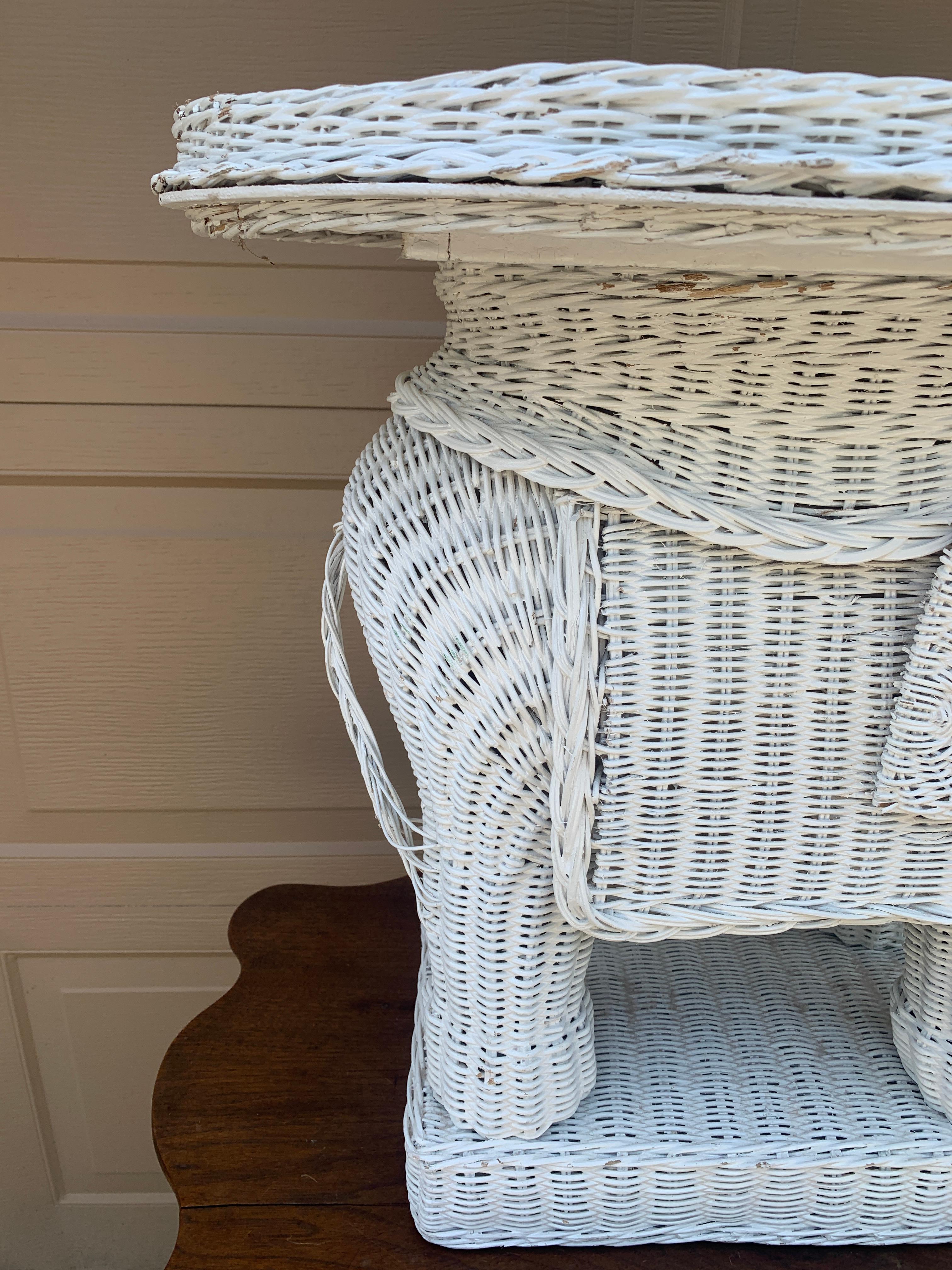 Osier Tabouret de jardin ou table d'appoint éléphant blanc en osier et rotin, 1970 en vente