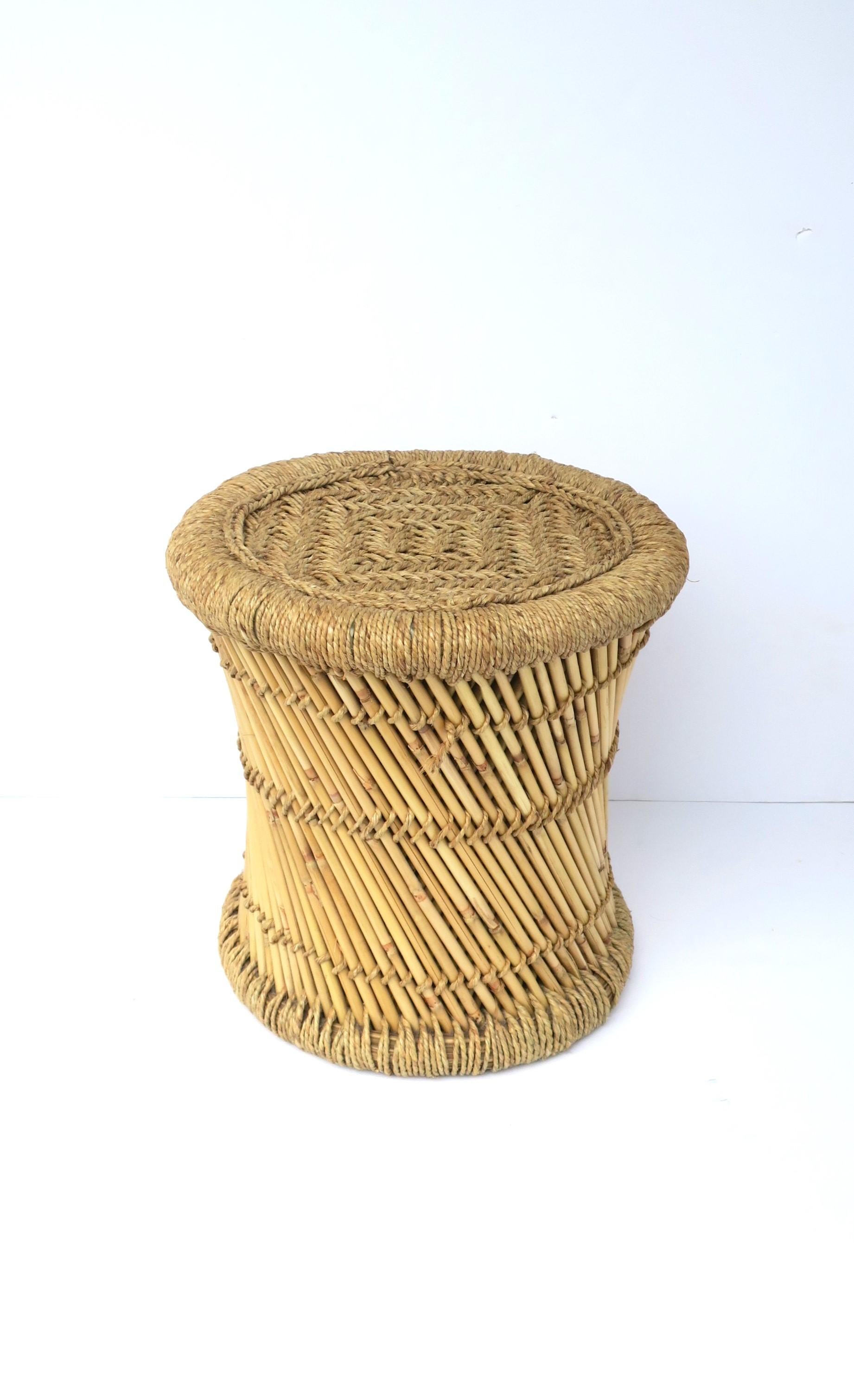 Wicker Reed Stool or Pedestal Drink Table In Good Condition For Sale In New York, NY
