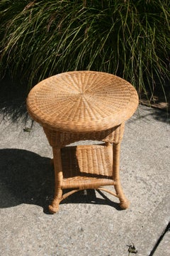 Tavolino rotondo in vimini a 2 livelli {2 disponibili)