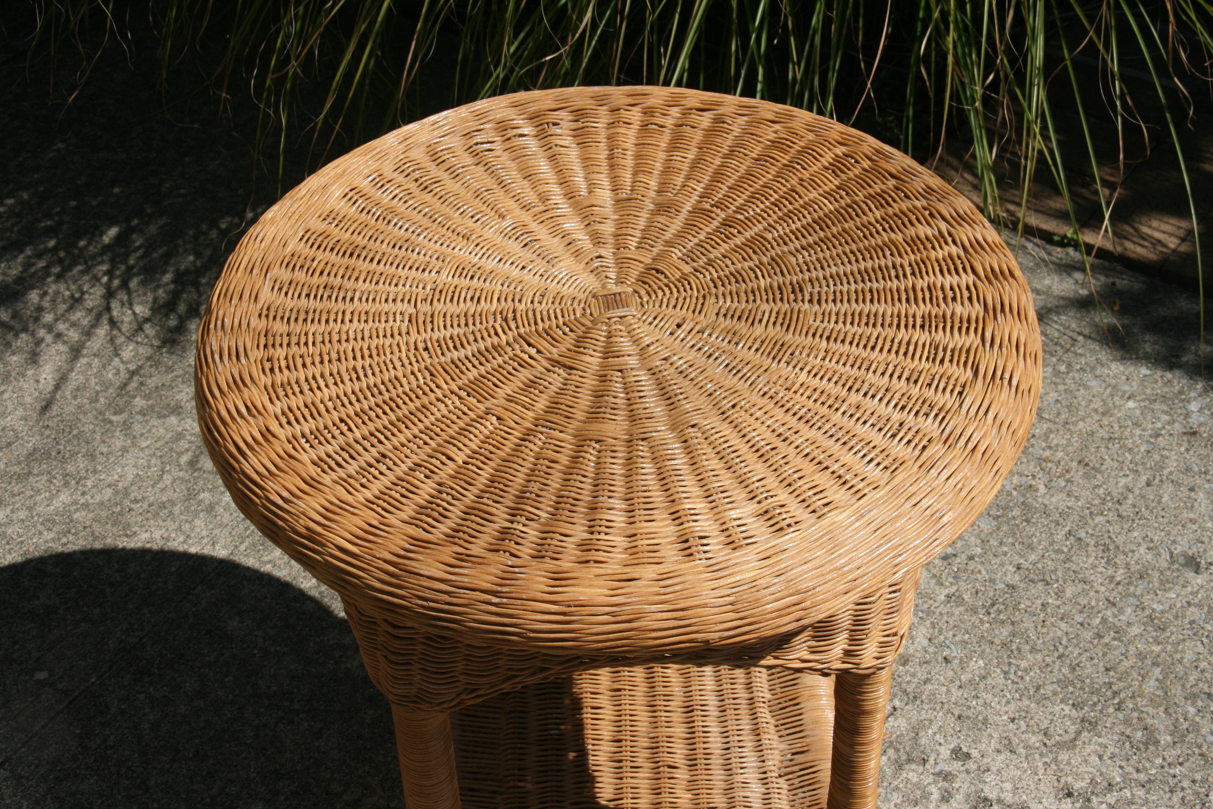Wicker Round 2 level Side/End Table { 2 Available) In Good Condition For Sale In Douglas Manor, NY