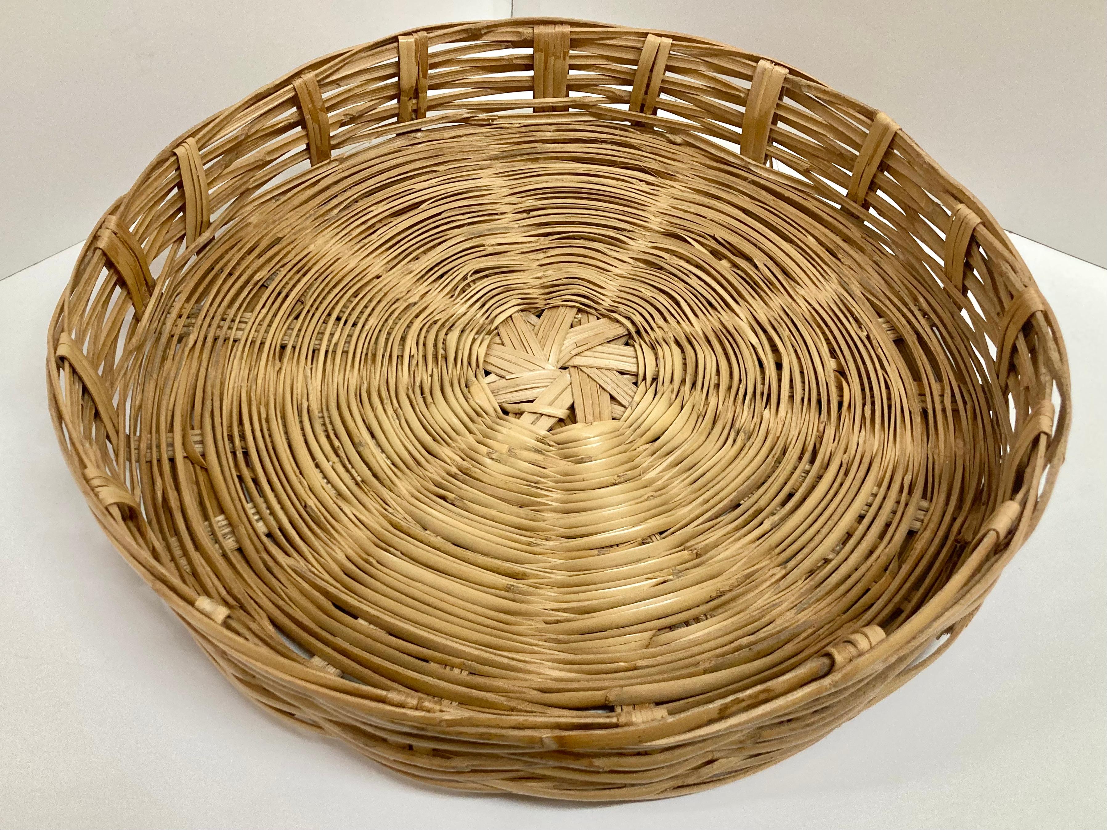 Modern Wicker Round Breakfast Tray For Sale