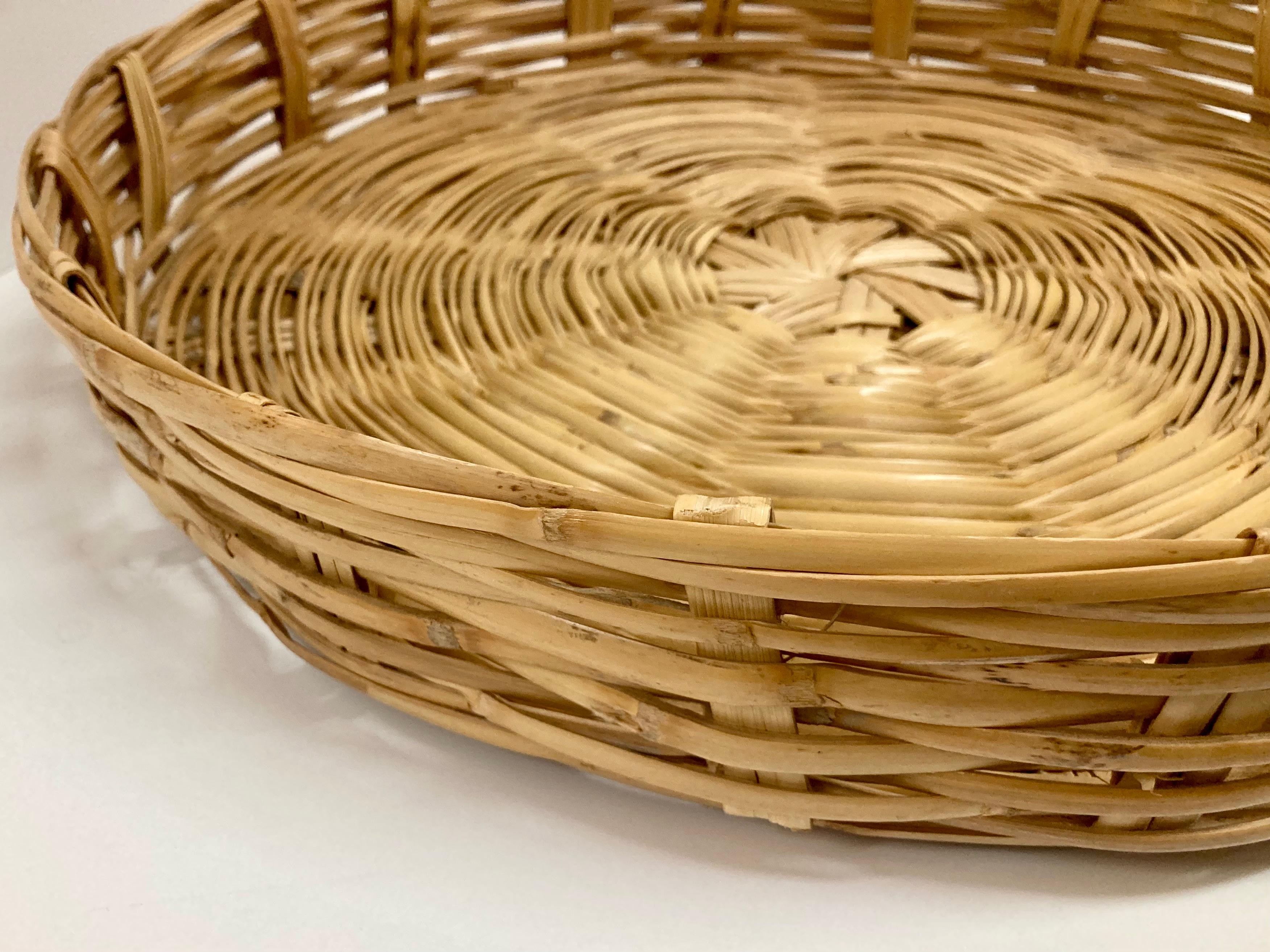 Wicker Round Breakfast Tray For Sale 2
