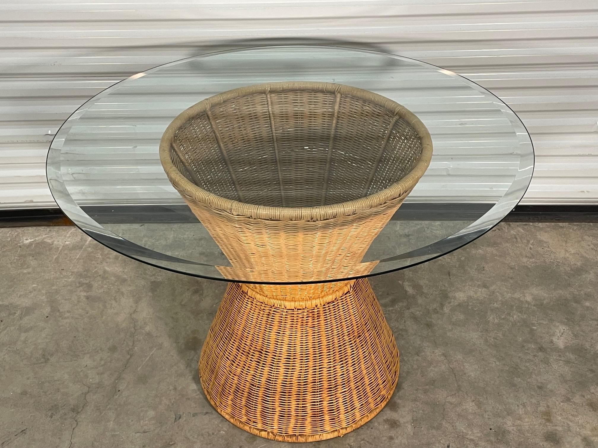 Wicker Round Pedestal Glass Top Dining Table In Good Condition In Jacksonville, FL