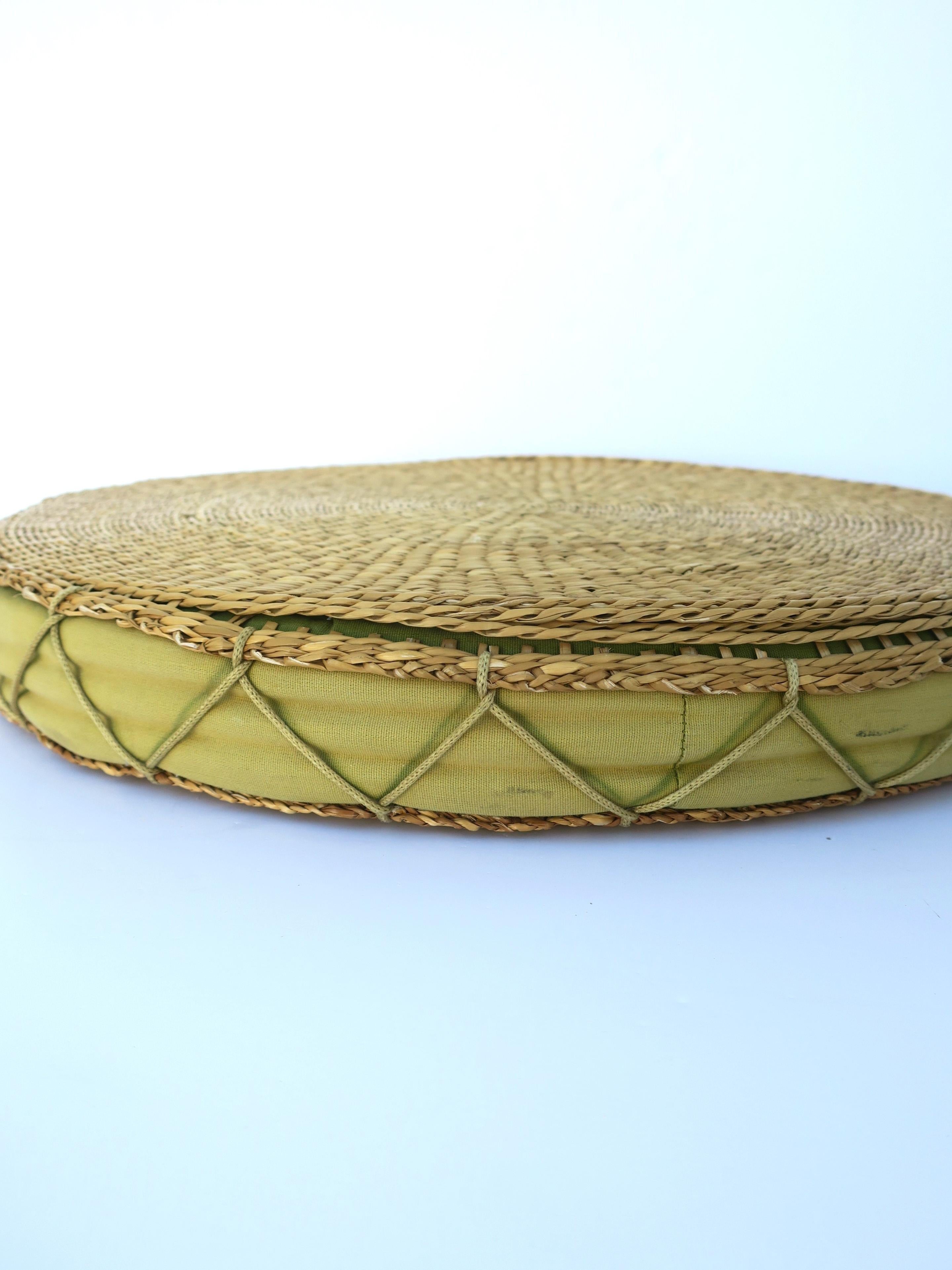 Coussin de siège ou de sol en osier, vert et beige en vente 3