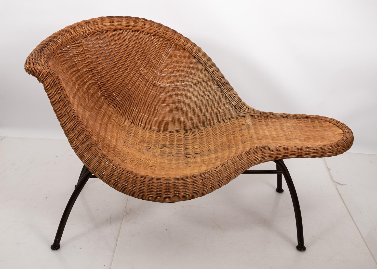 Wicker Shaped Chaise Lounge Chair mit Metallgestell 1