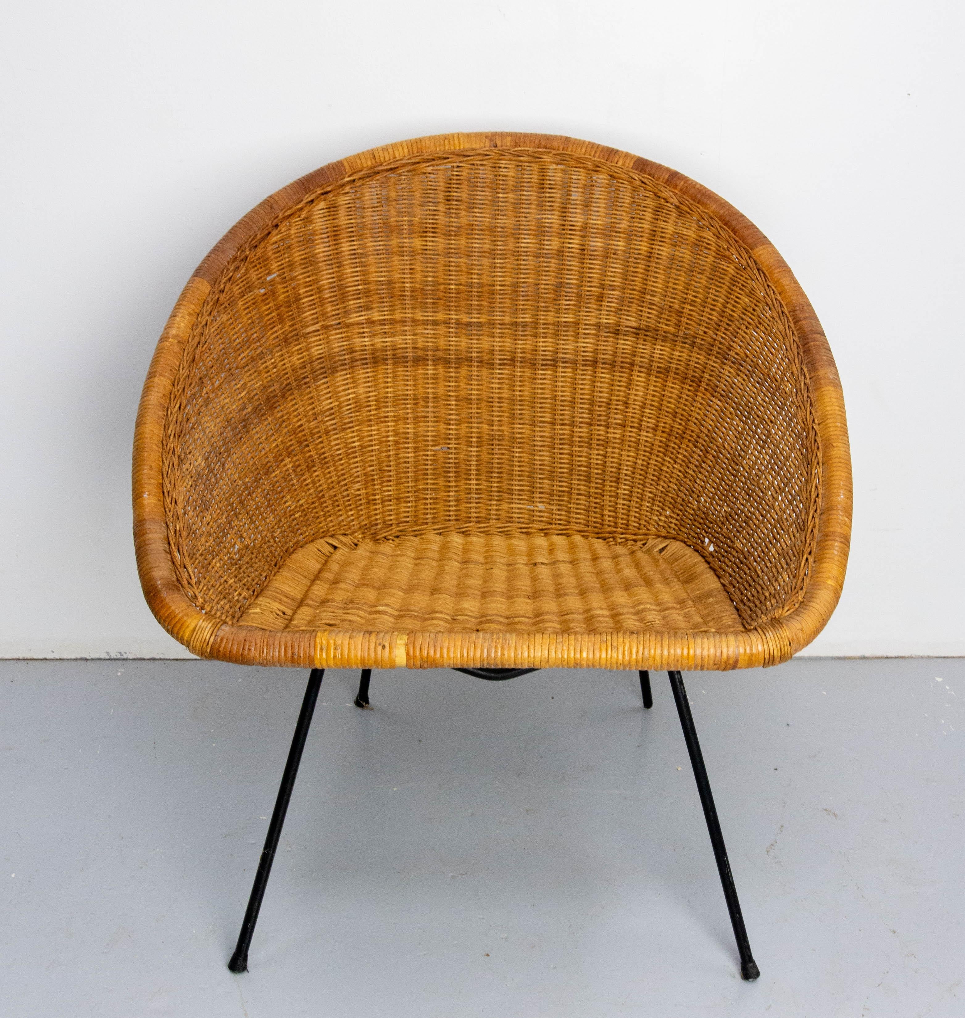 French chair made in wicker in the 20th mid-century on a black painted base.
Good condition with few gaps

Shipping:
69 / 70 / 72 cm 5.4 kg.
    
