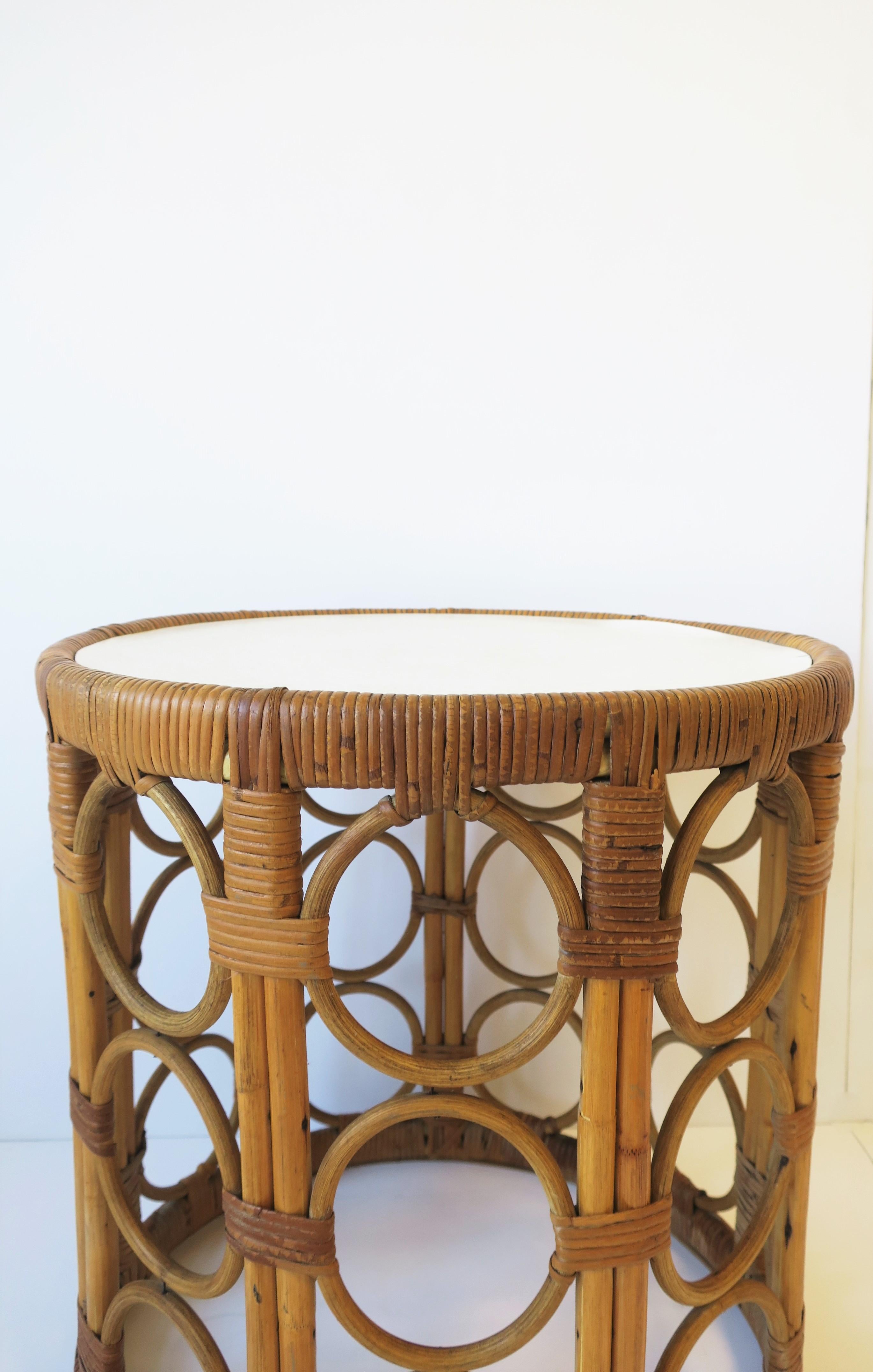 Wicker Round Side Drinks or End Table  For Sale 8