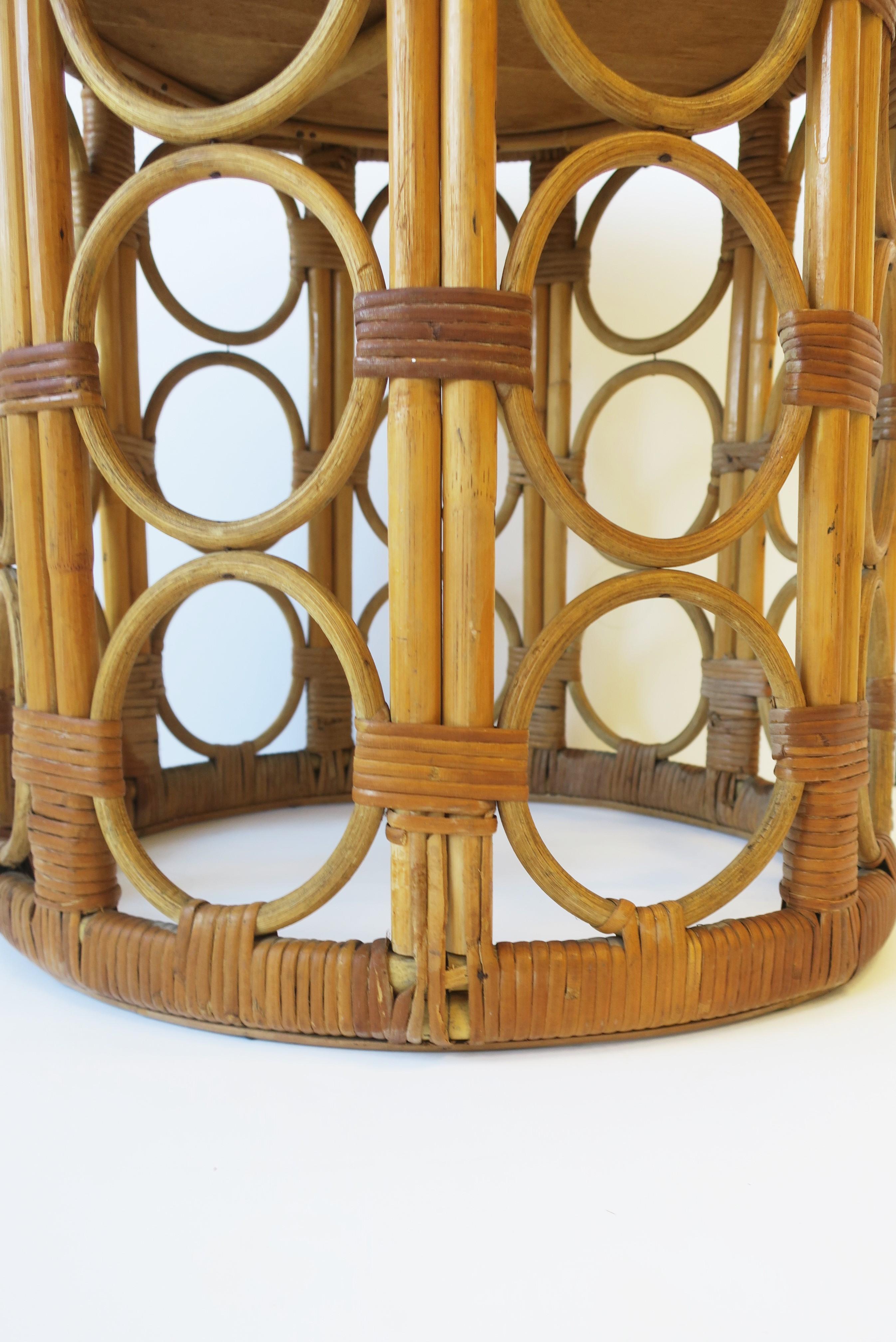 Wicker Round Side Drinks or End Table  For Sale 9