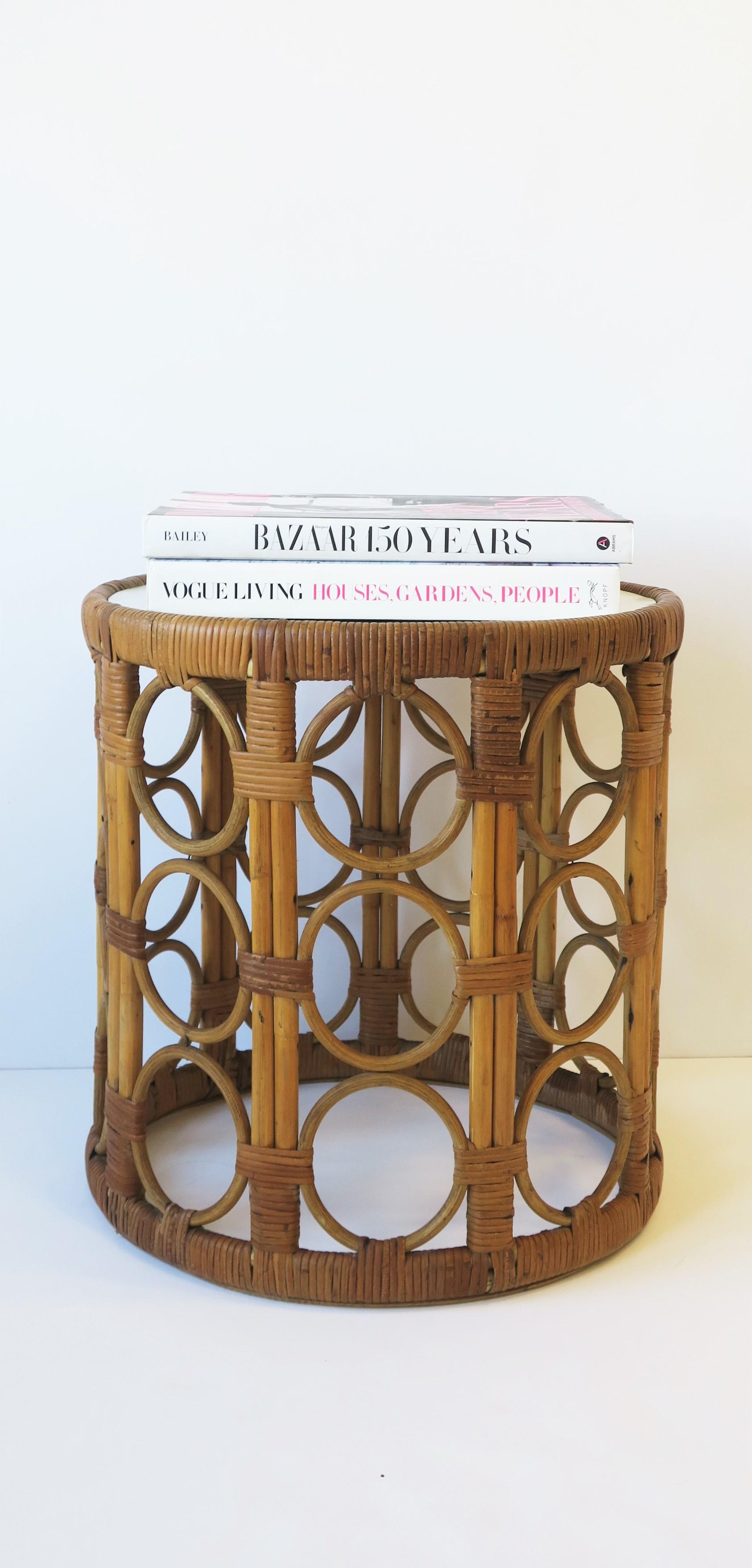 20th Century Wicker Round Side Drinks or End Table  For Sale