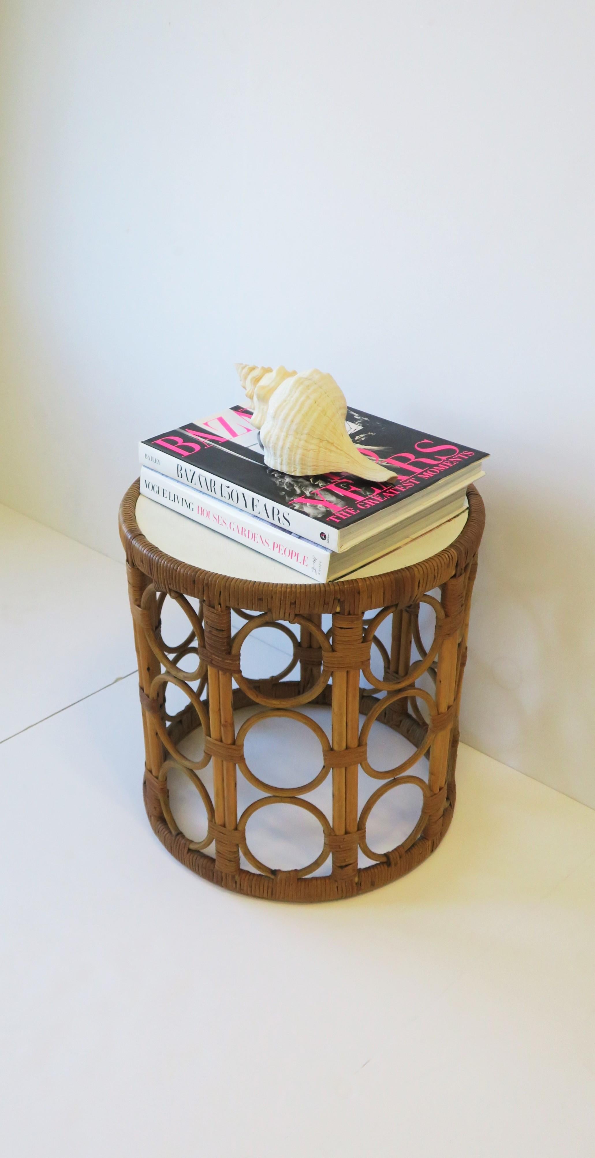 Wicker Round Side Drinks or End Table  For Sale 3