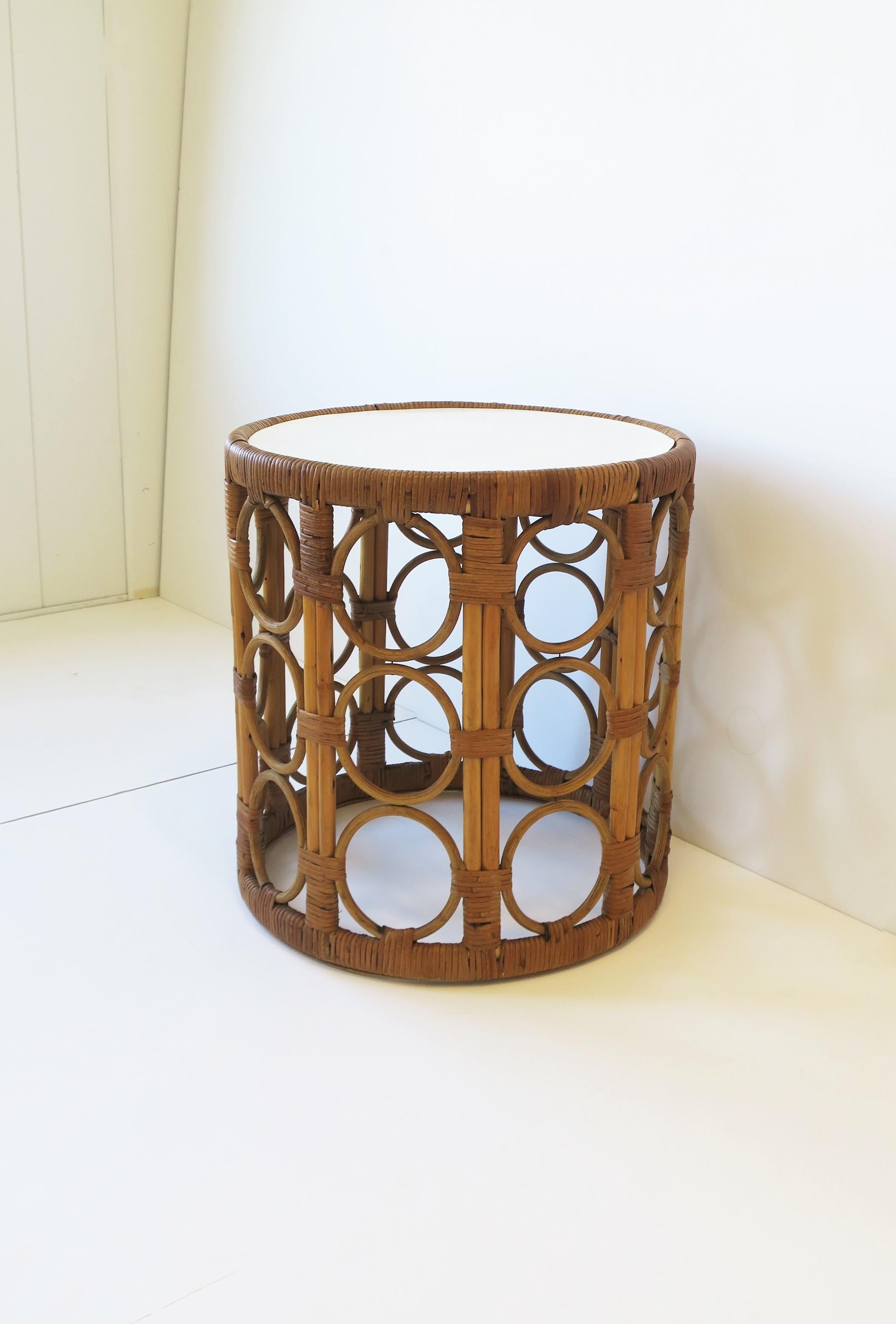 Wicker Round Side Drinks or End Table  For Sale 4