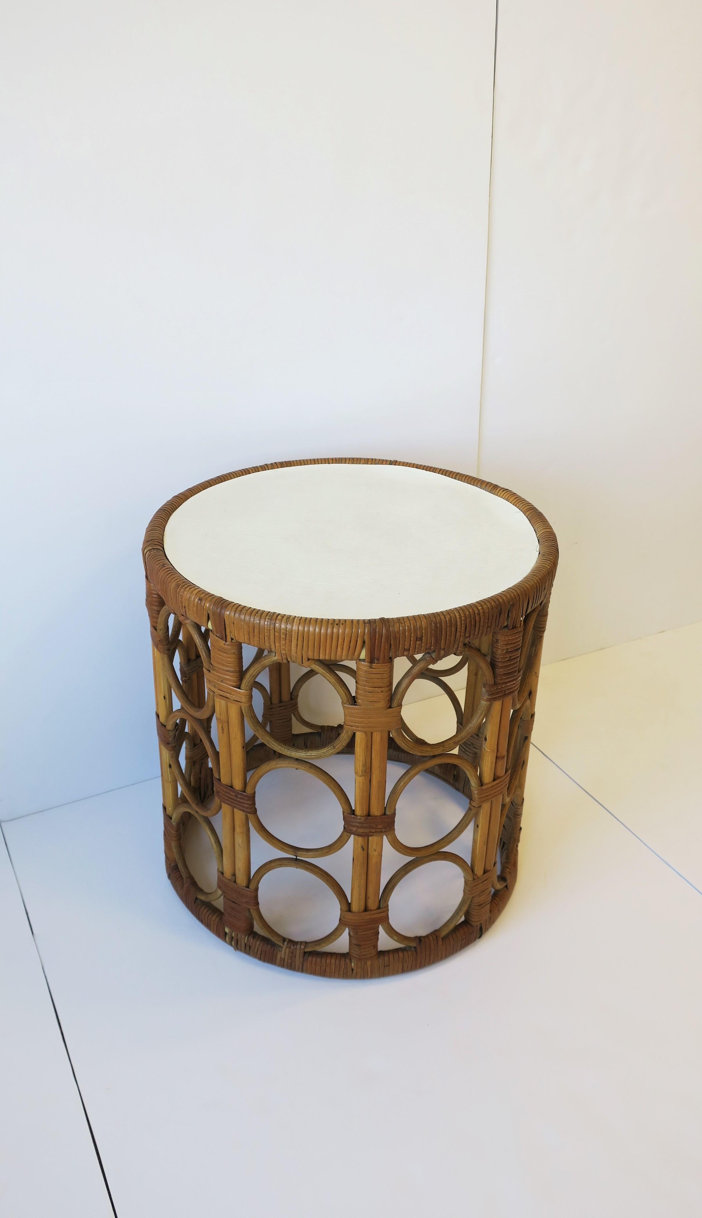 Wicker Round Side Drinks or End Table  For Sale 5