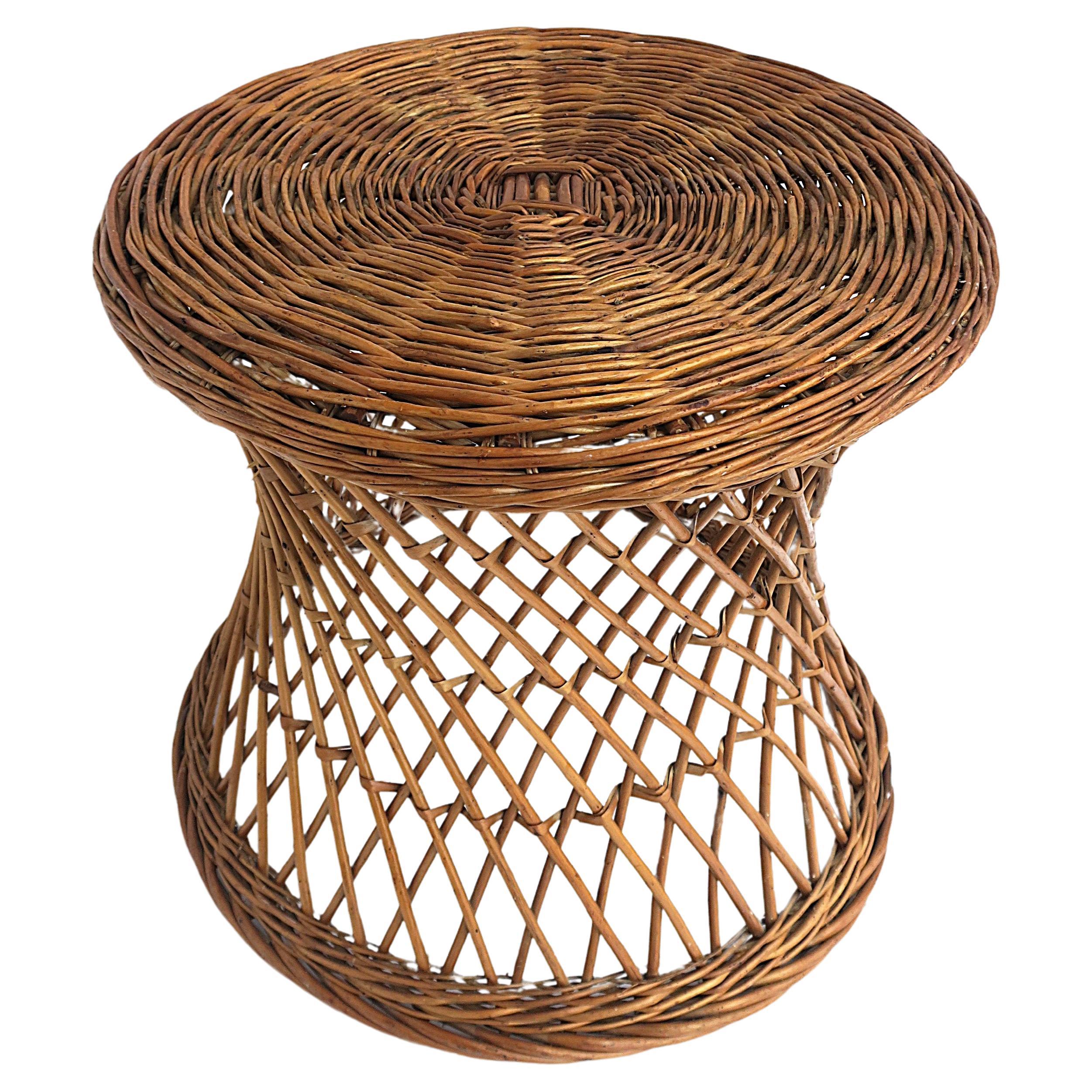 Mesa auxiliar de mimbre