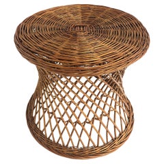 Mesa auxiliar de mimbre