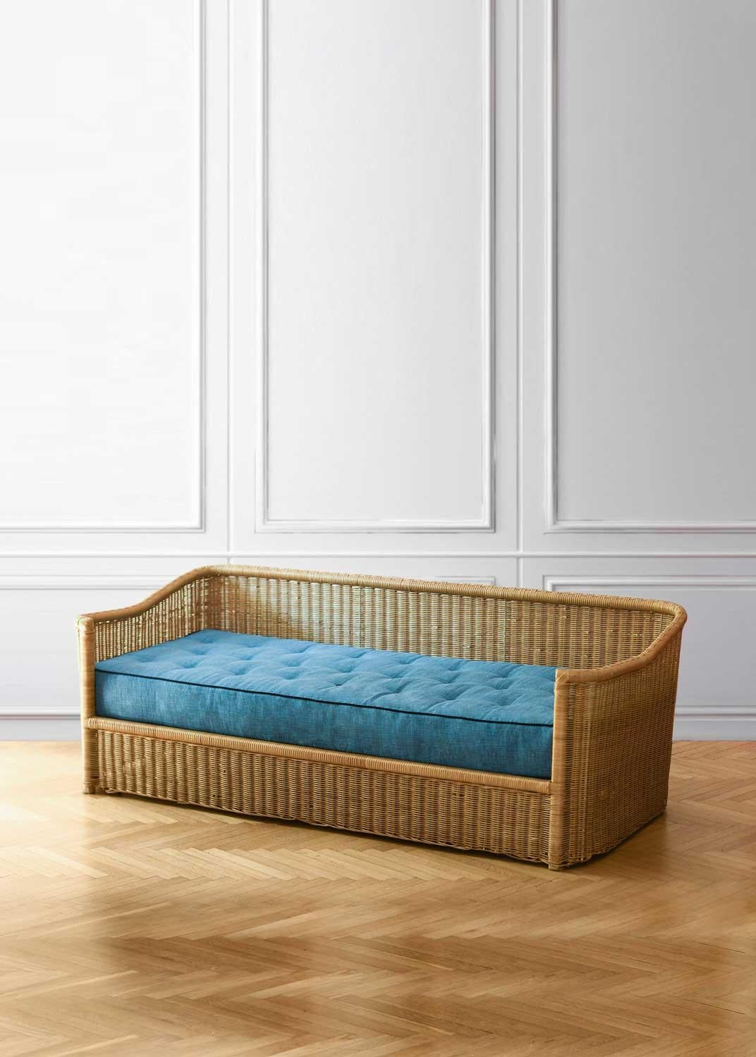 Wicker sofa complete with cushion 2