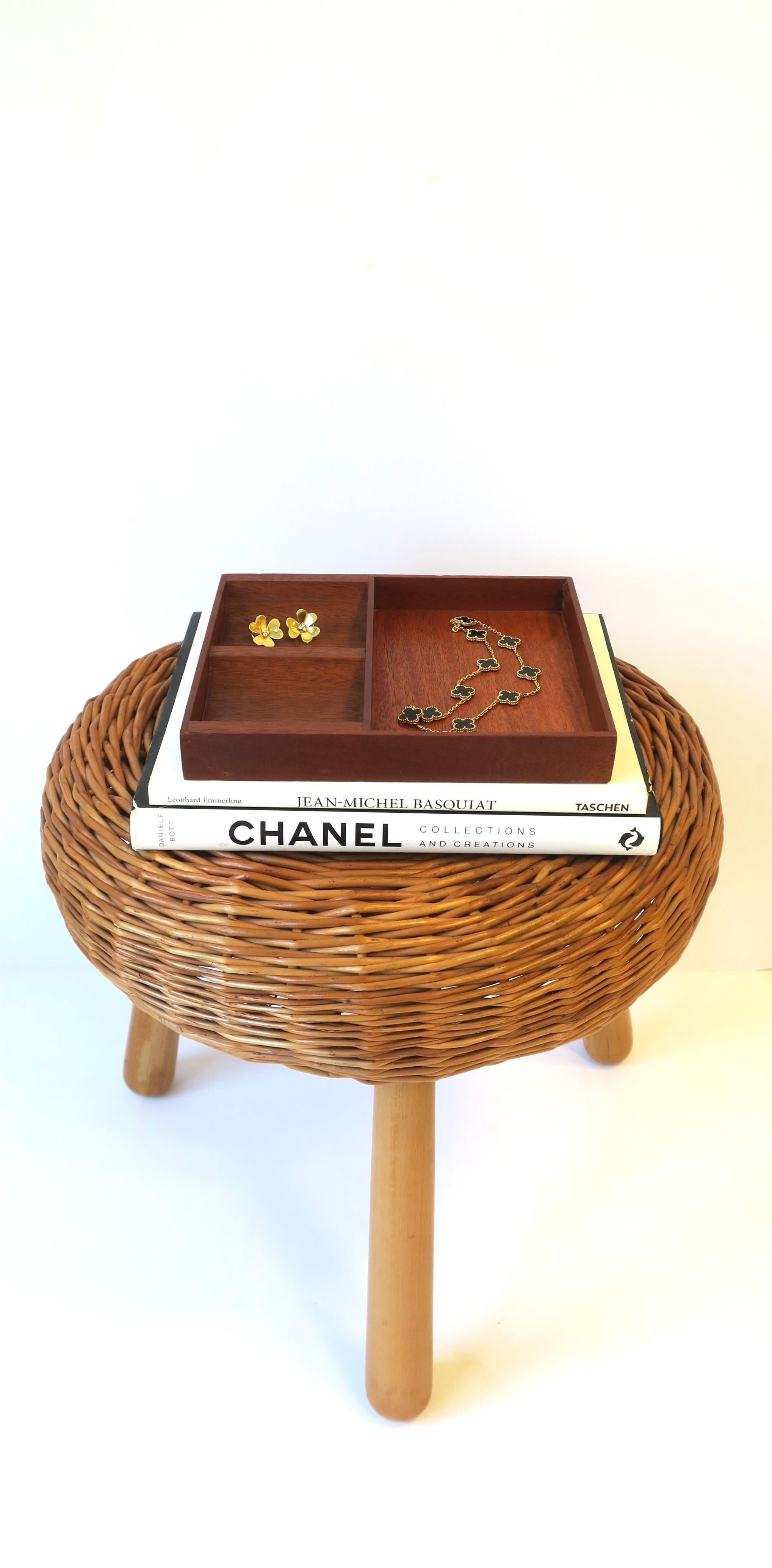 Wicker Midcentury Modern Stool Europe Yugoslavia In Good Condition In New York, NY