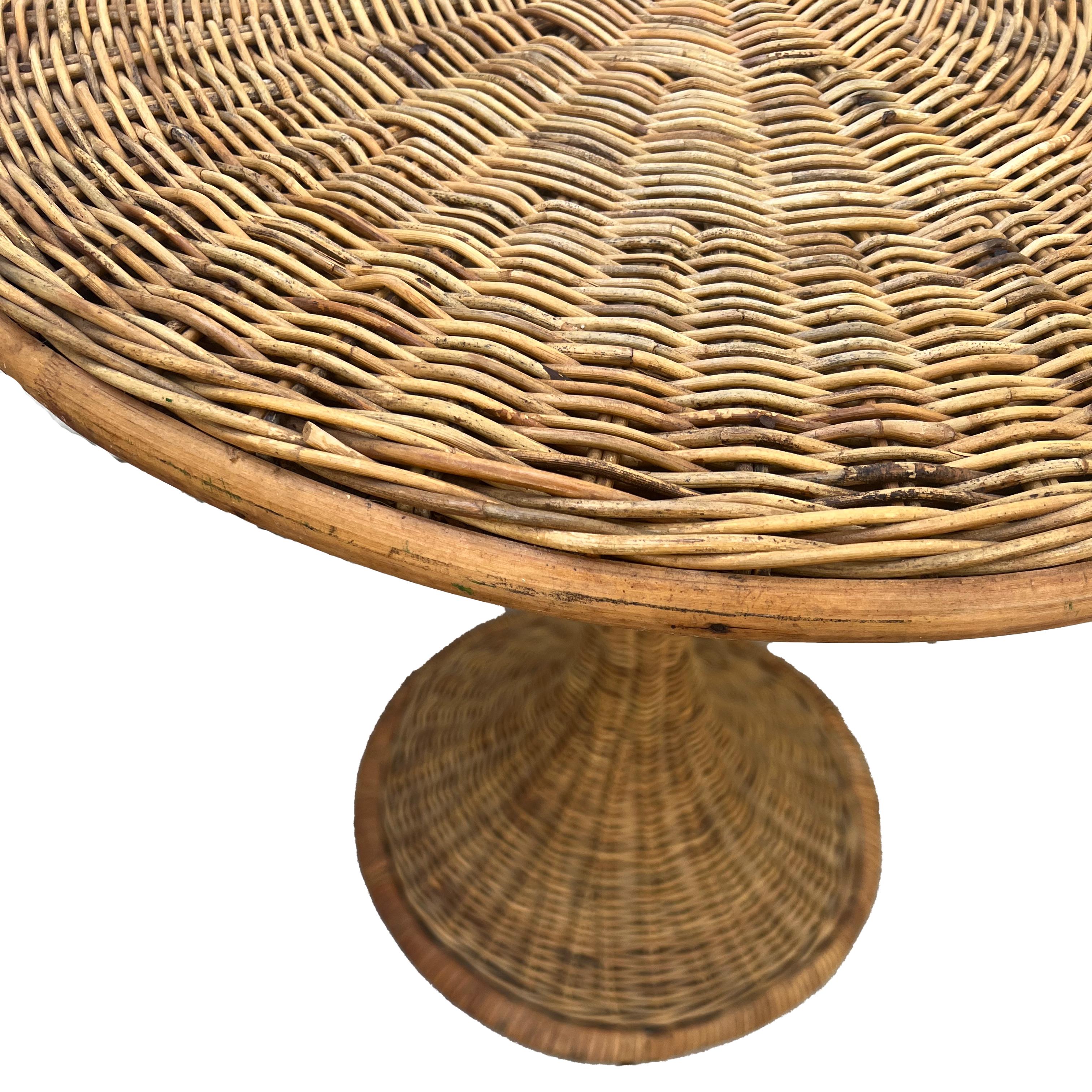 This organic modern round wicker end/side table would look great next to your favorite lounge chair, between two side chairs, or pulled up to your sofa. It will fit in nicely with a Boho Chic, Hollywood Regency, modern, or Mid-Century Modern,