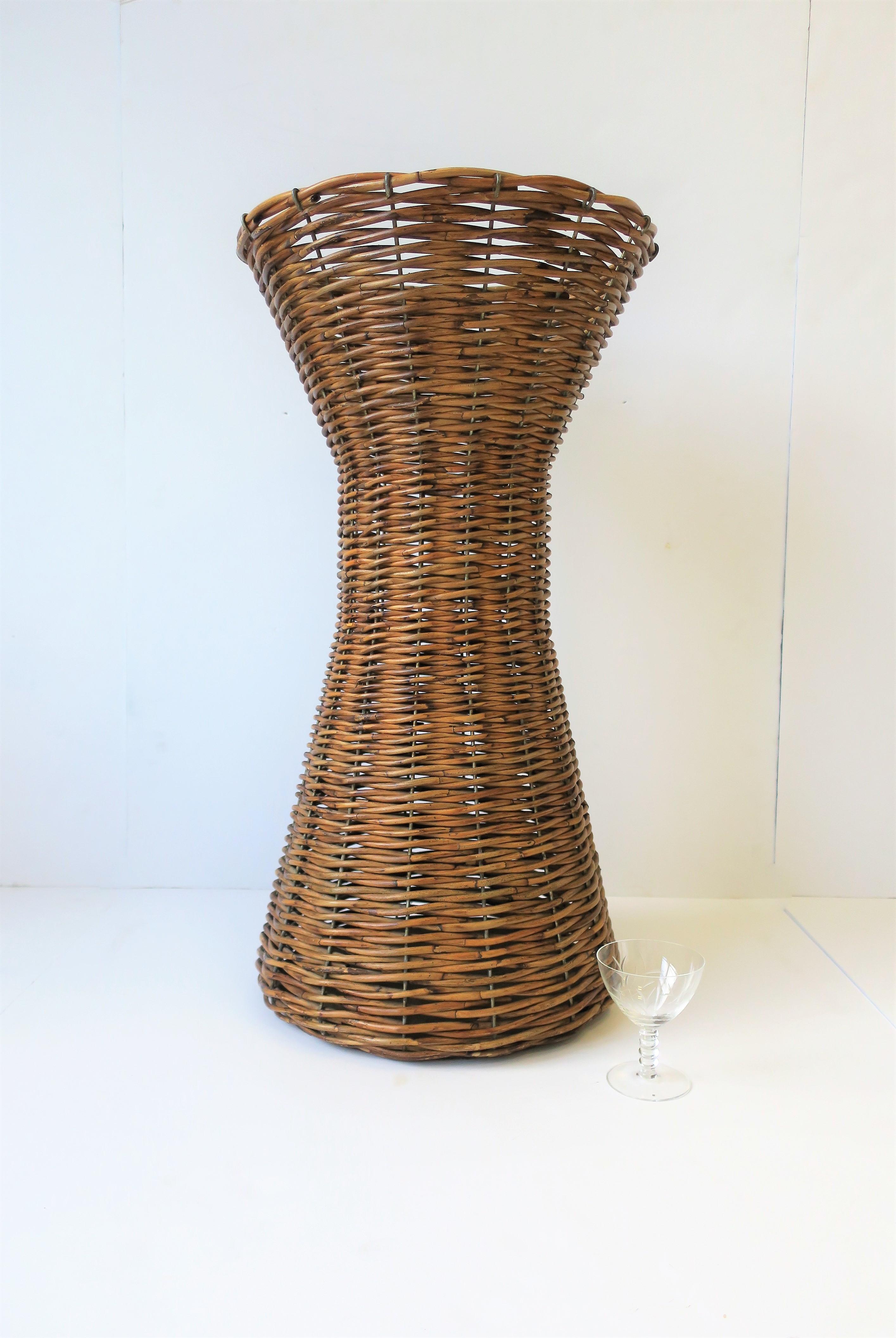 Tall Wicker Vase or Vessel In Good Condition In New York, NY