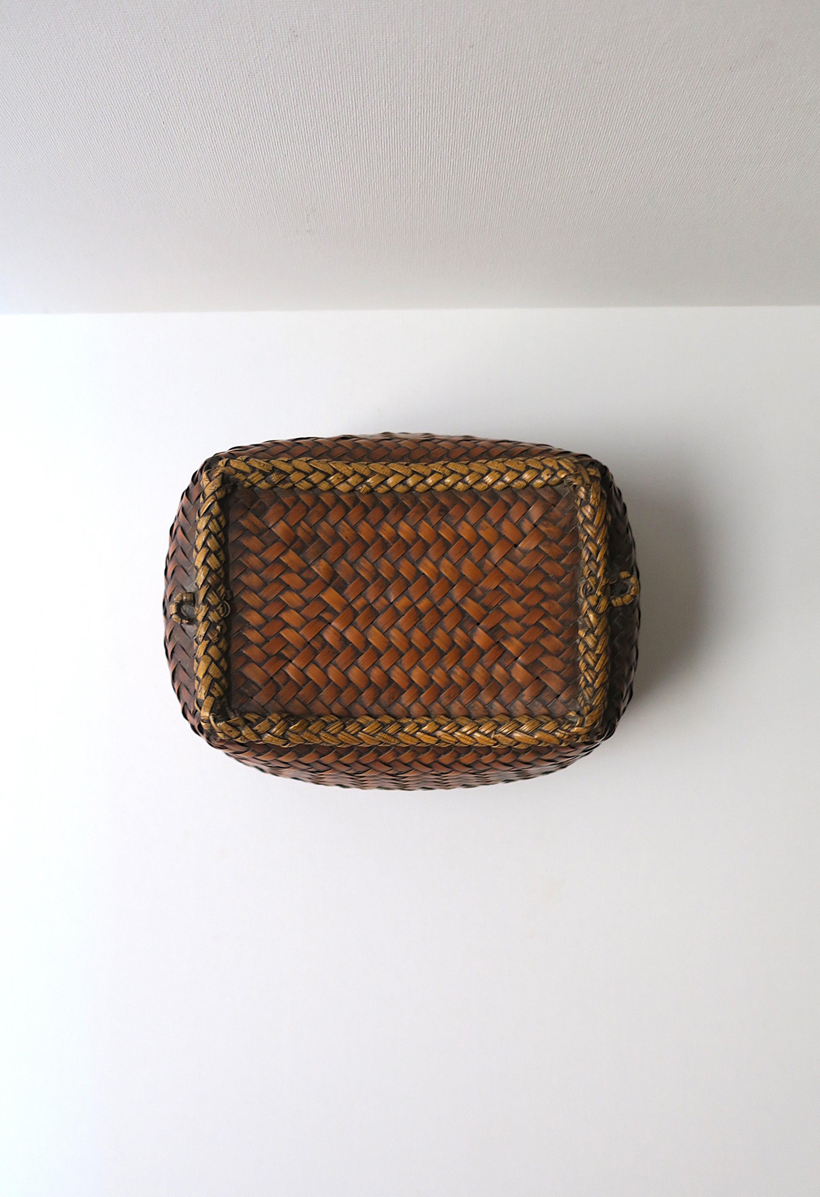 Wicker Vanity Basket Box In Good Condition For Sale In New York, NY