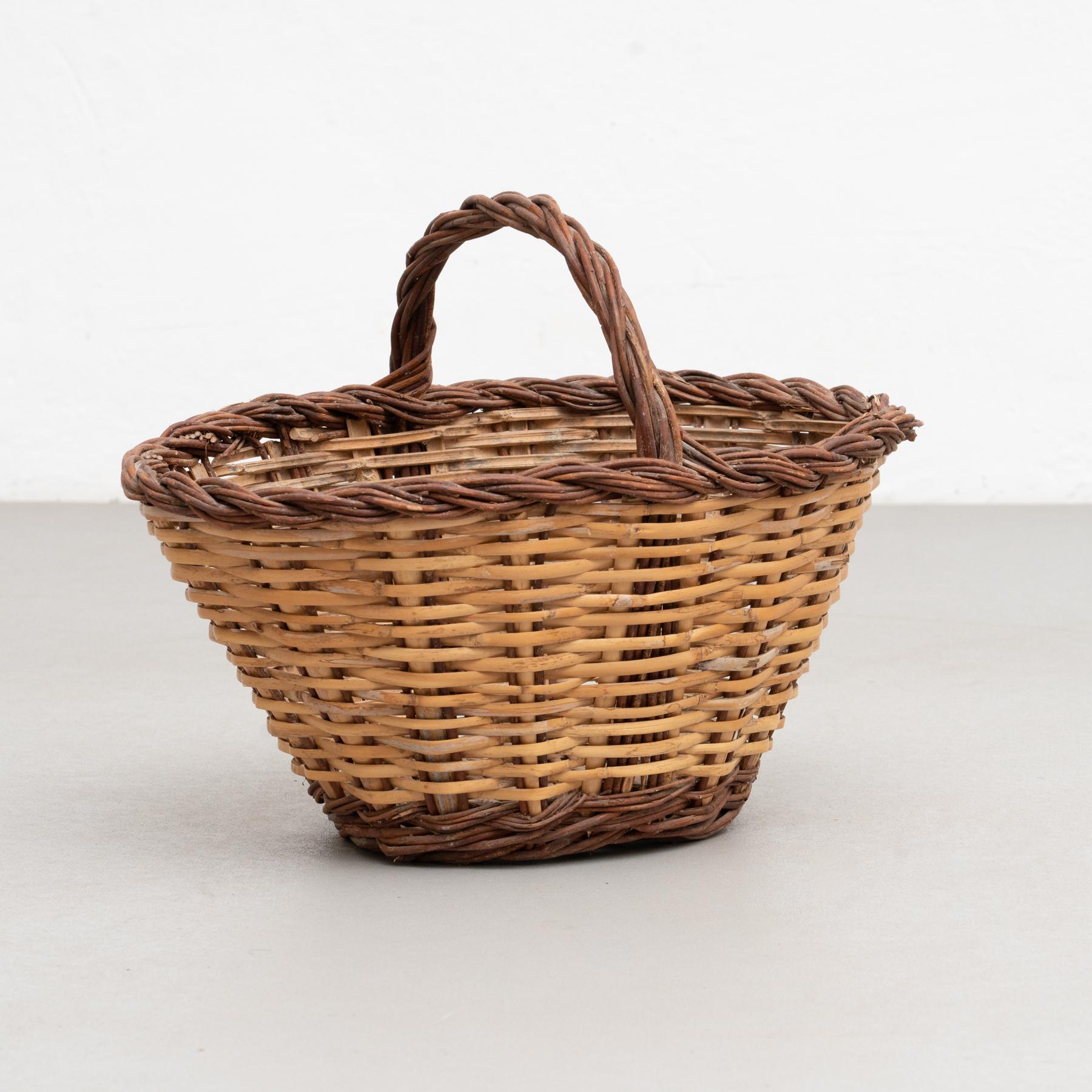 Wicker Vintage Picnic Basket, circa 1940 For Sale 10