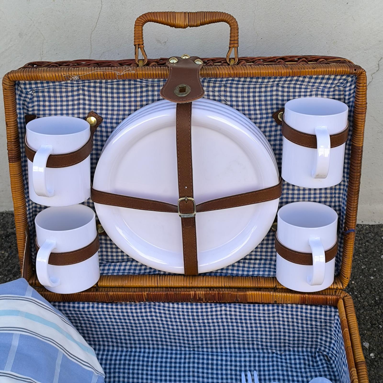 Vintage-Picknickkoffer aus Weide, Korb, um 1940 (20. Jahrhundert) im Angebot