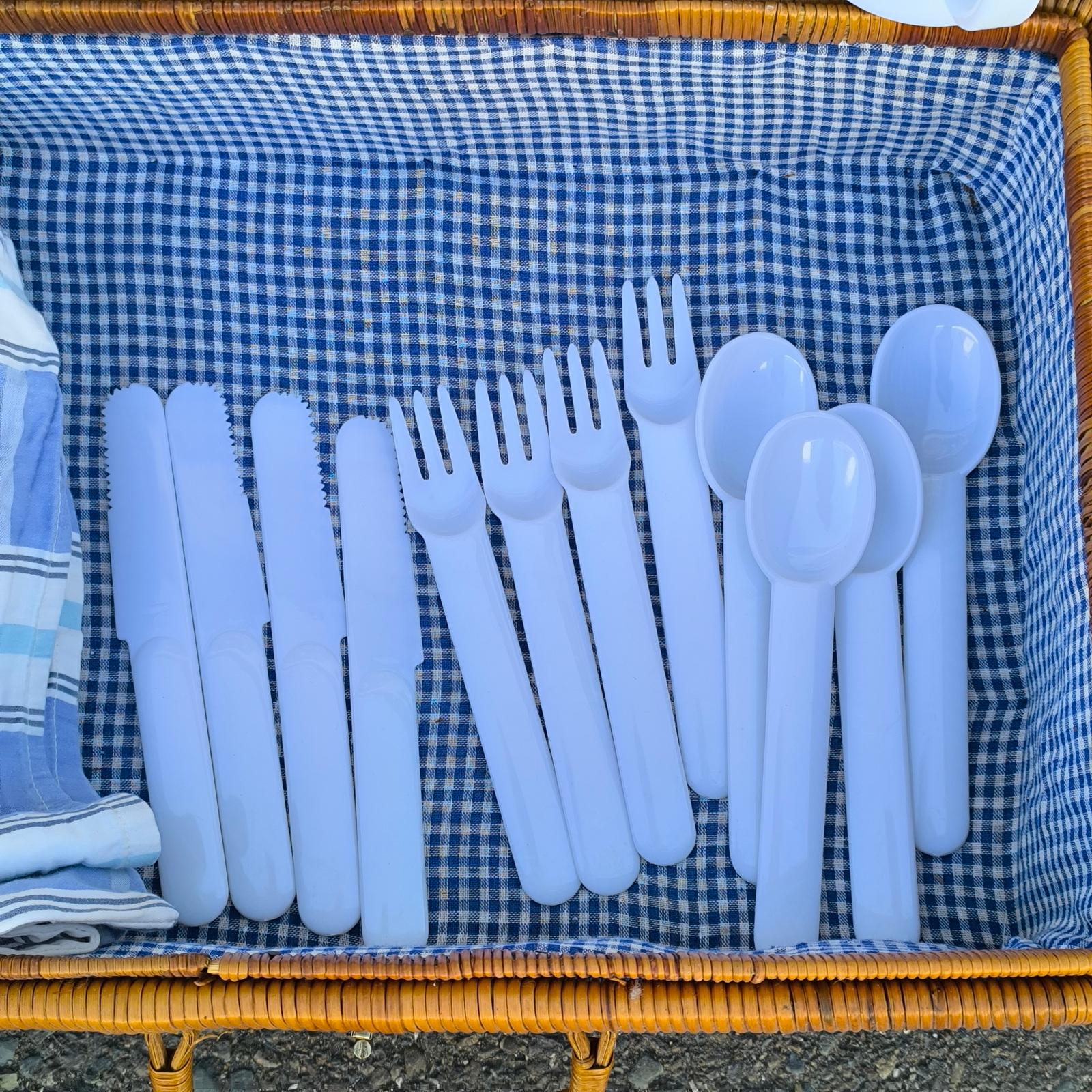 Vintage-Picknickkoffer aus Weide, Korb, um 1940 (Stoff) im Angebot