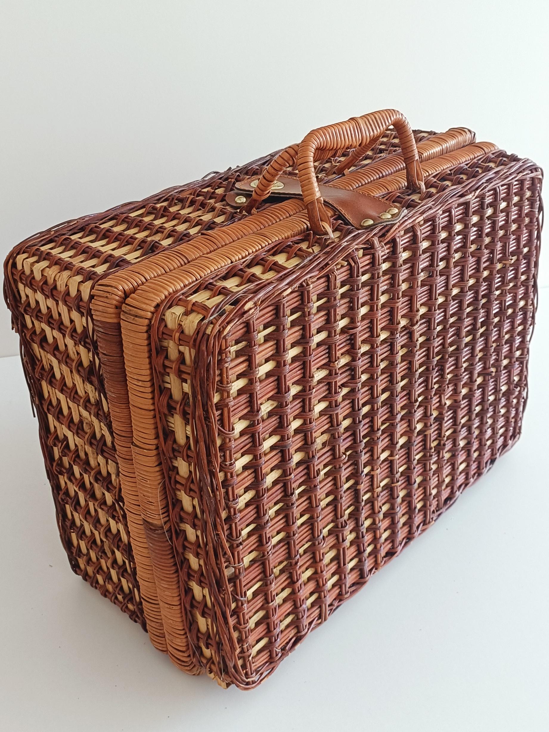 Étui de pique-nique vintage en osier, France, vers les années 1940 en vente 1