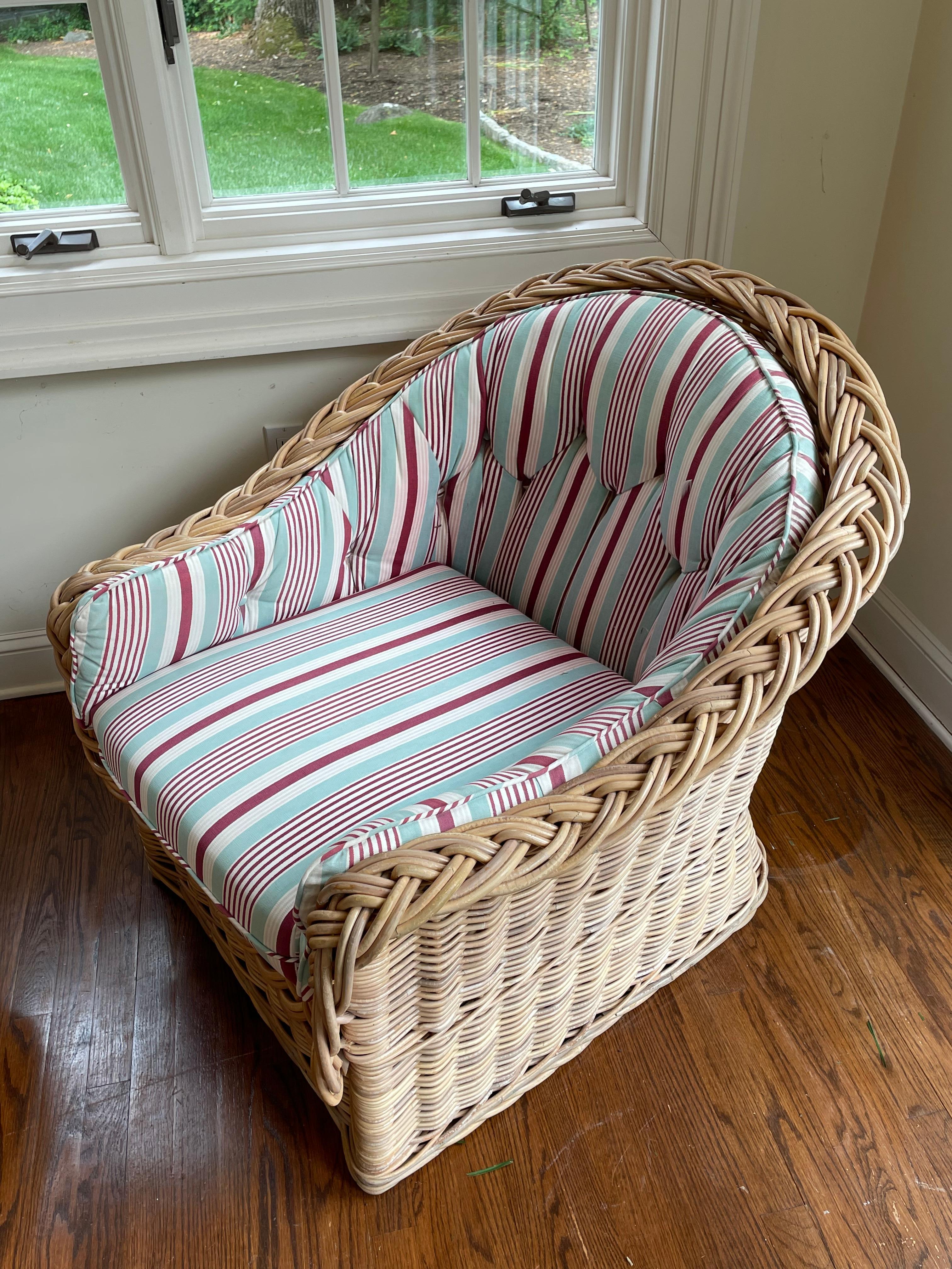 Wicker Works by Peter Rocchia Italian Rattan Barrel Back Lounge Chair & Ottoman Bon état - En vente à Bensalem, PA