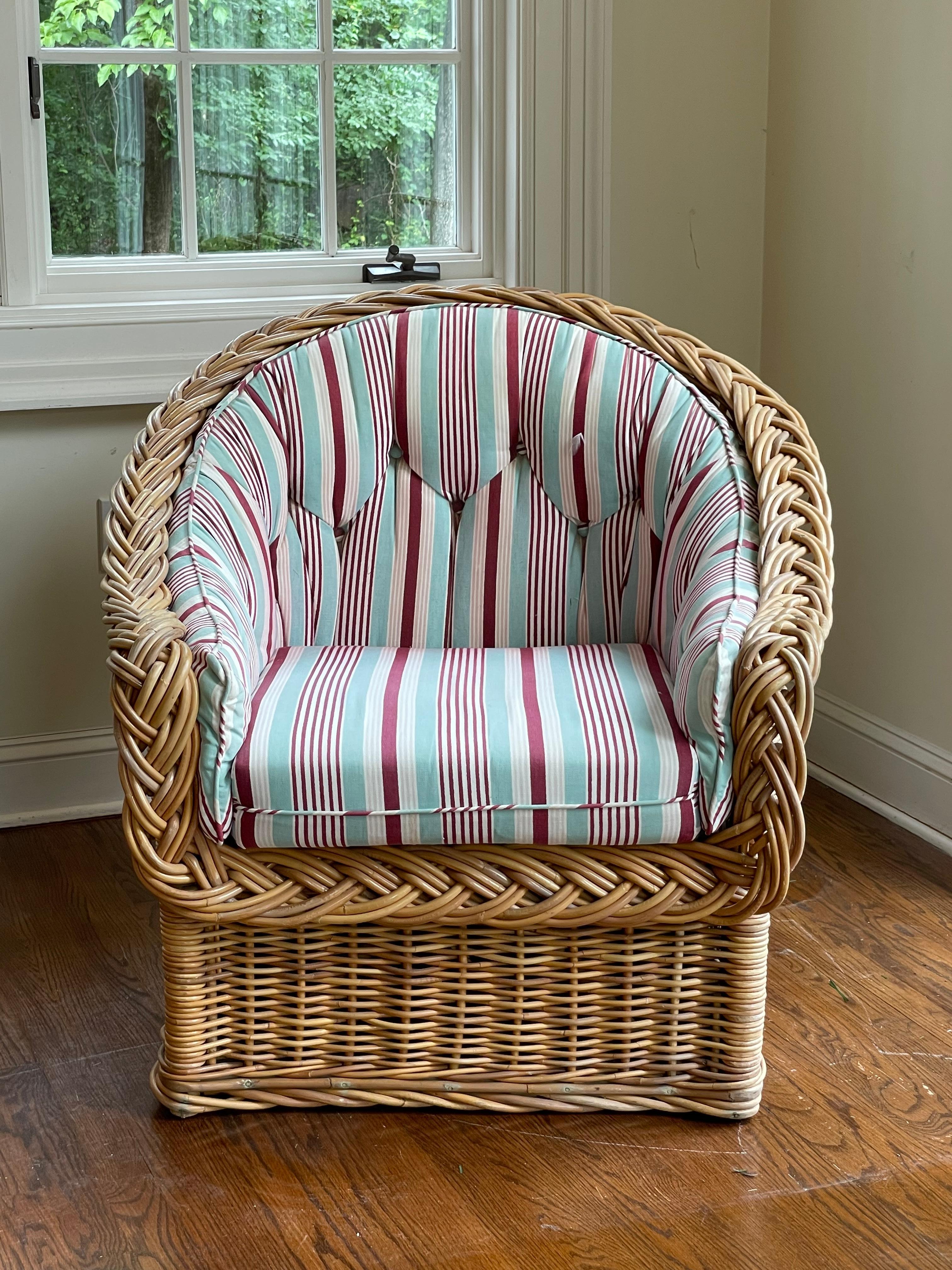 Fin du 20e siècle Wicker Works by Peter Rocchia Italian Rattan Barrel Back Lounge Chair & Ottoman en vente