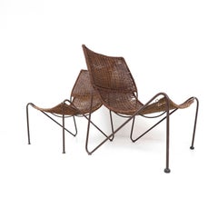 Paire de chaises longues en osier et fer forgé à la manière de Frederick Weinberg