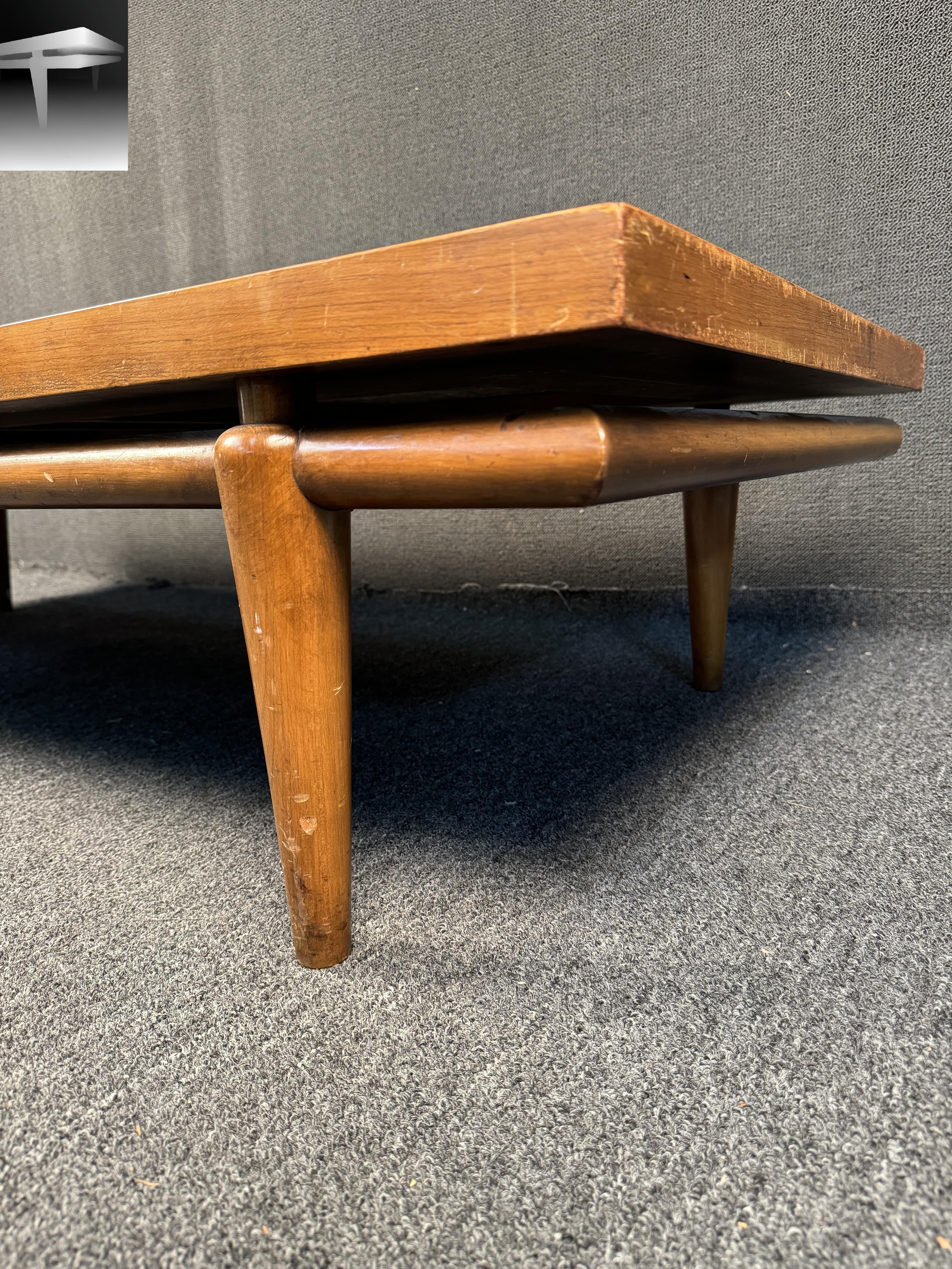 Mesa baja flotante de madera y piedra Widdicomb en venta 9