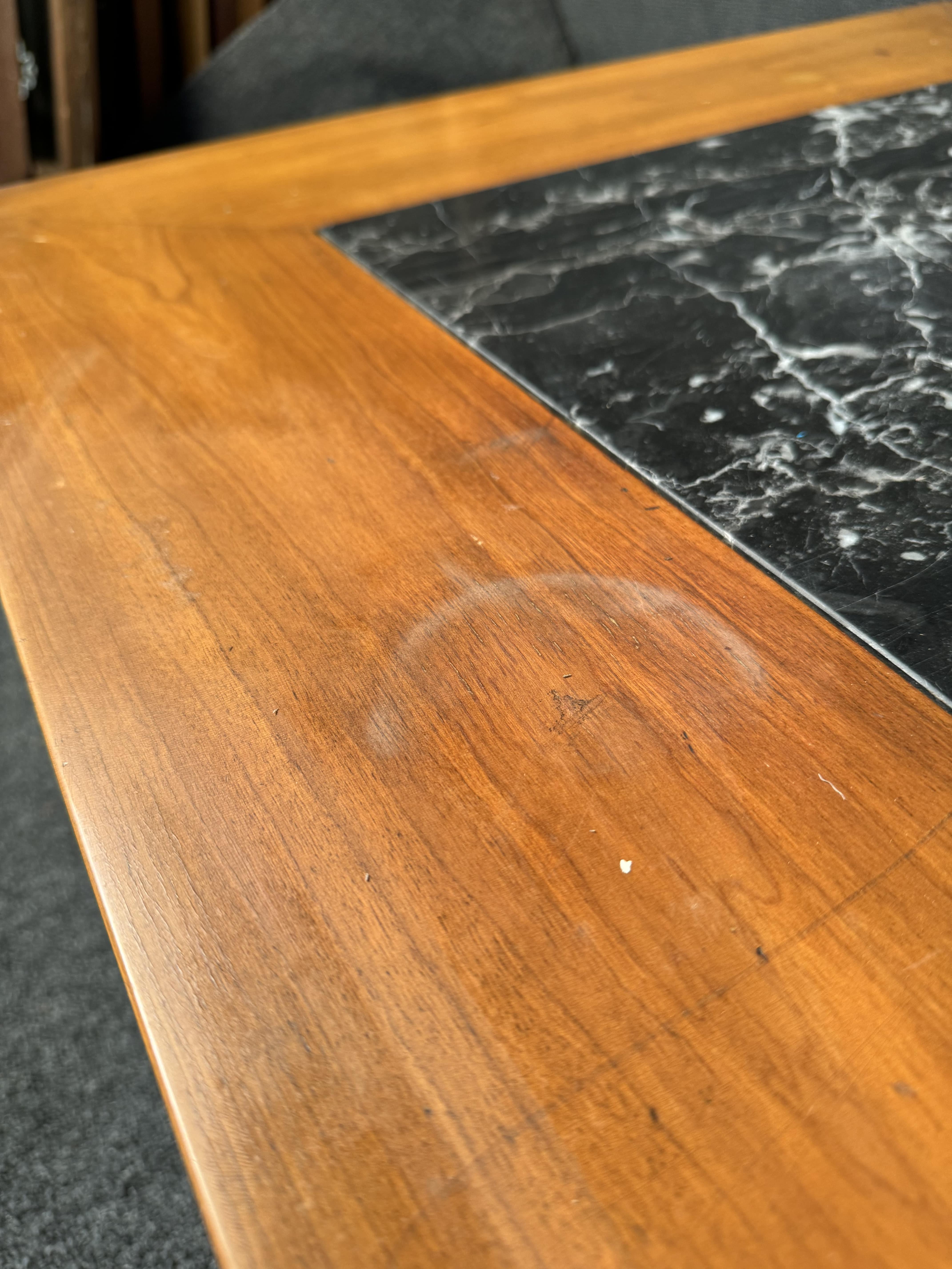 Mesa baja flotante de madera y piedra Widdicomb en venta 10